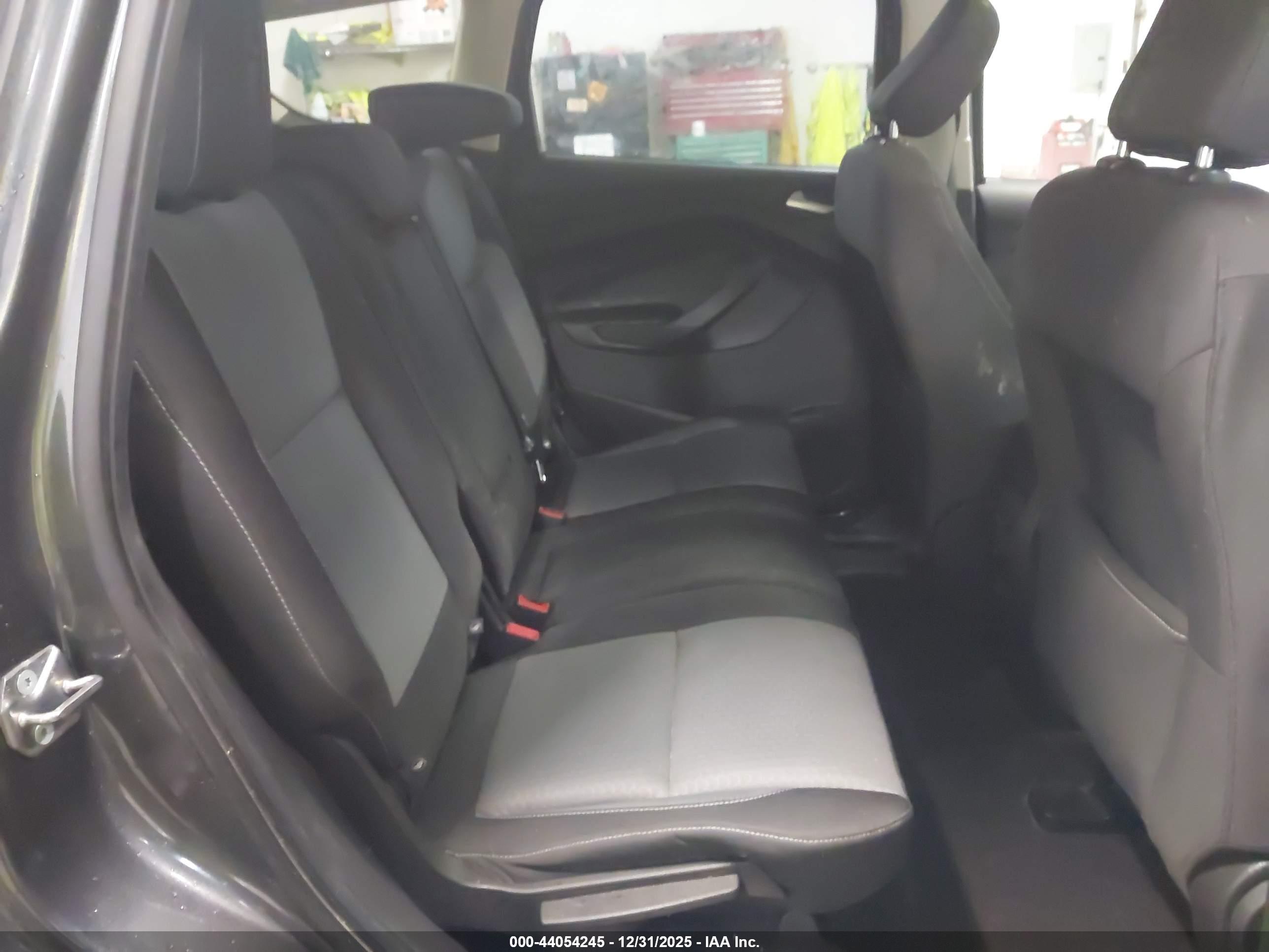 FORD ESCAPE image 8