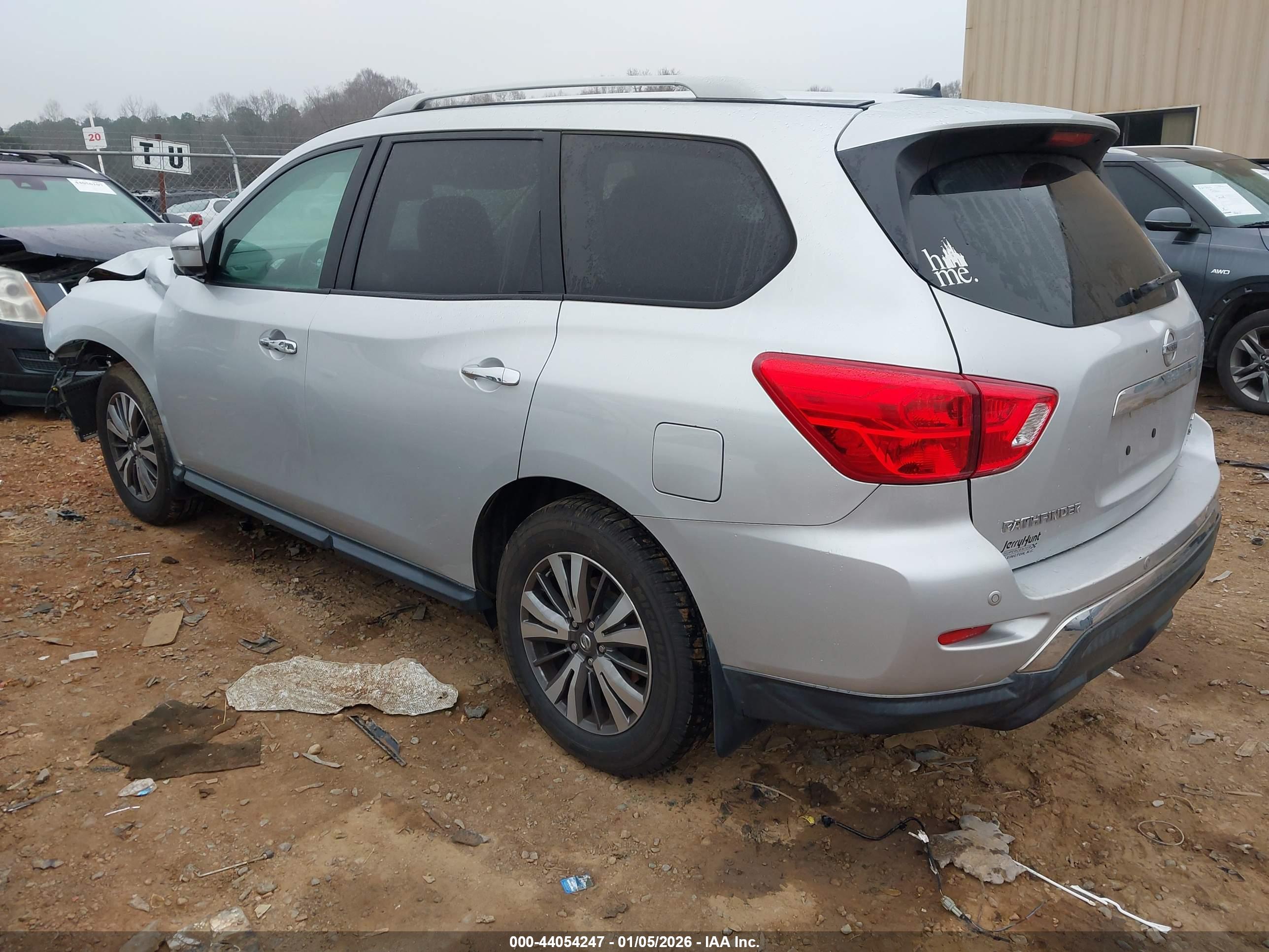NISSAN PATHFINDER image 3