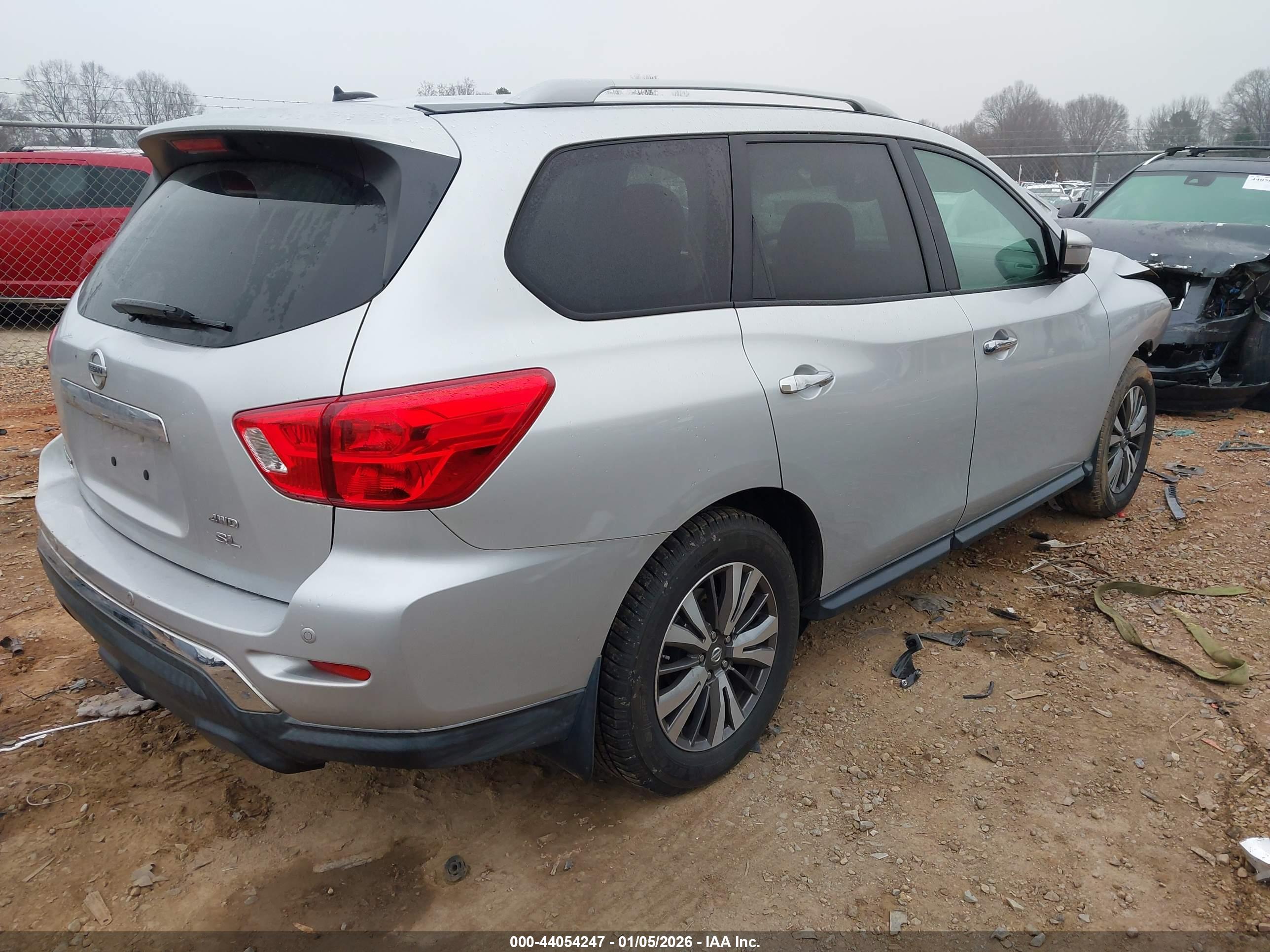 NISSAN PATHFINDER image 4
