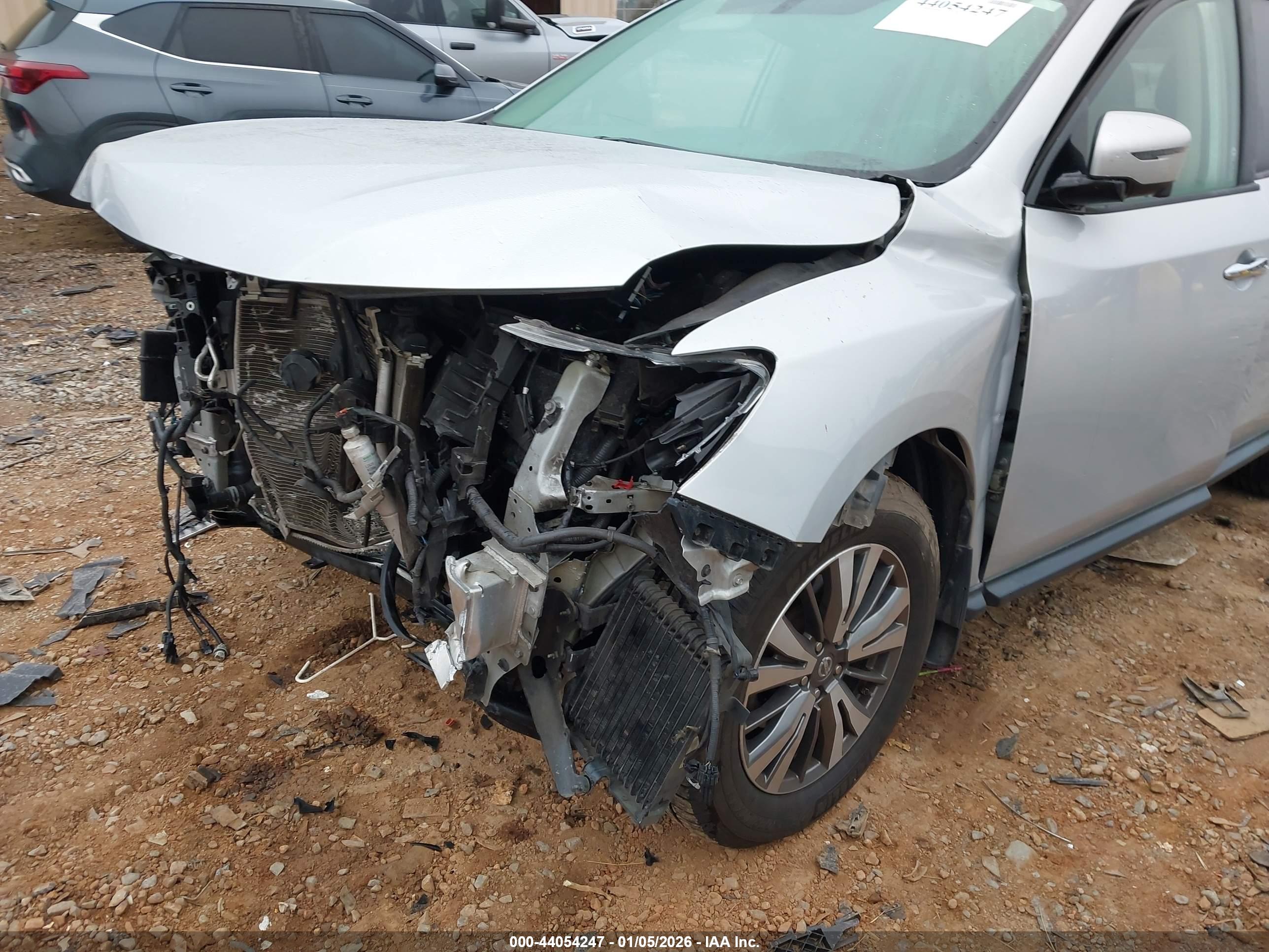 NISSAN PATHFINDER image 6