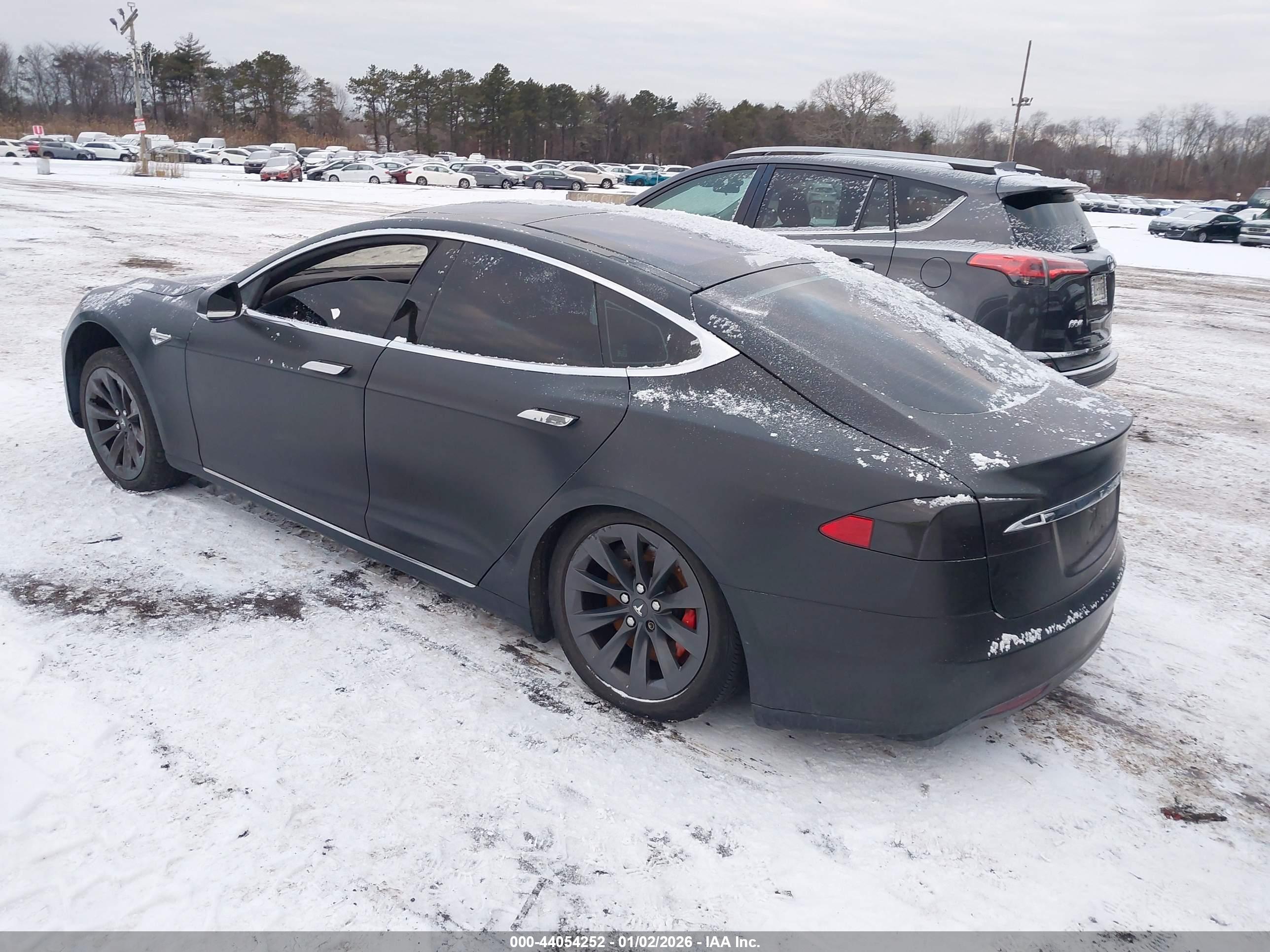 TESLA MODEL image 3