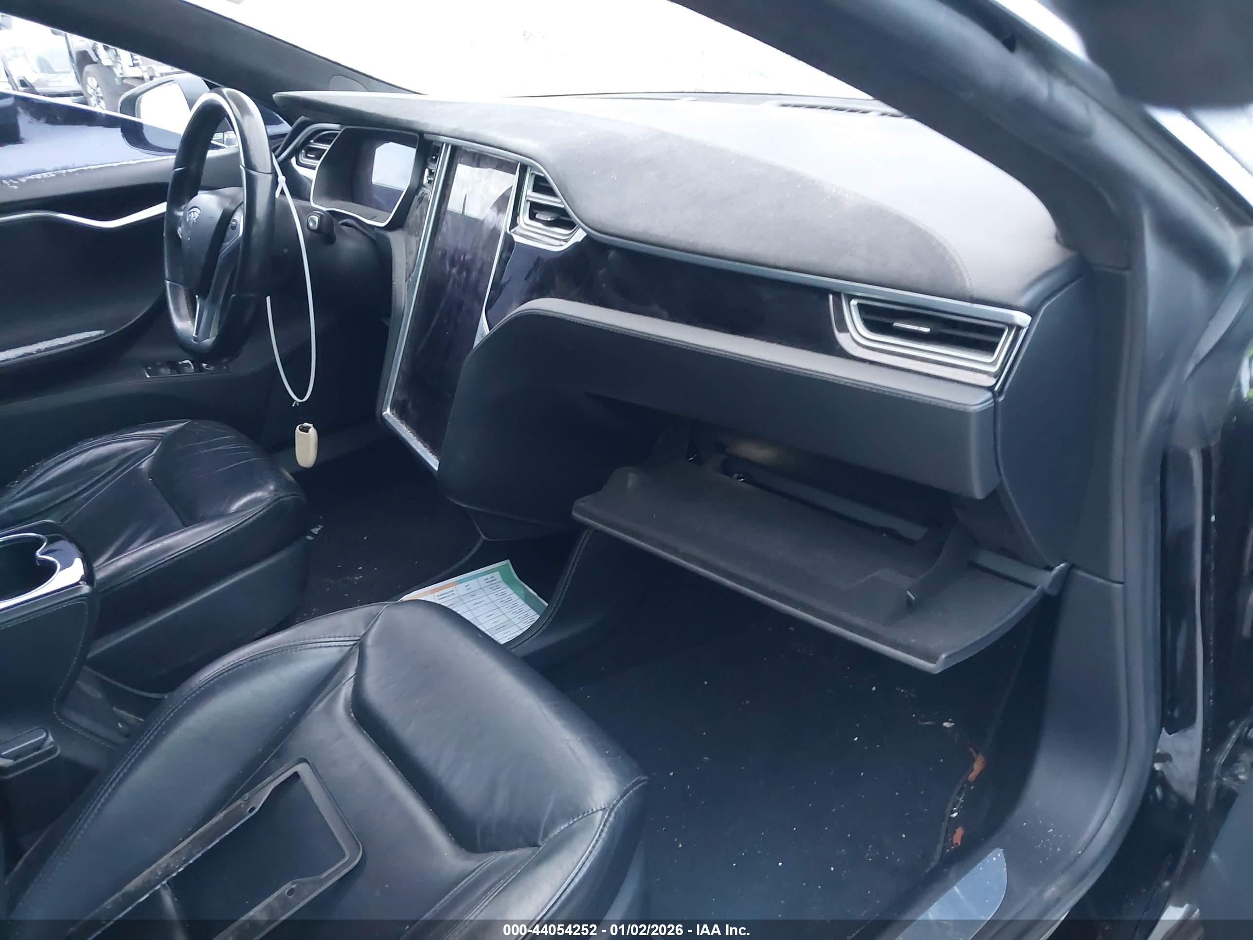 TESLA MODEL image 5