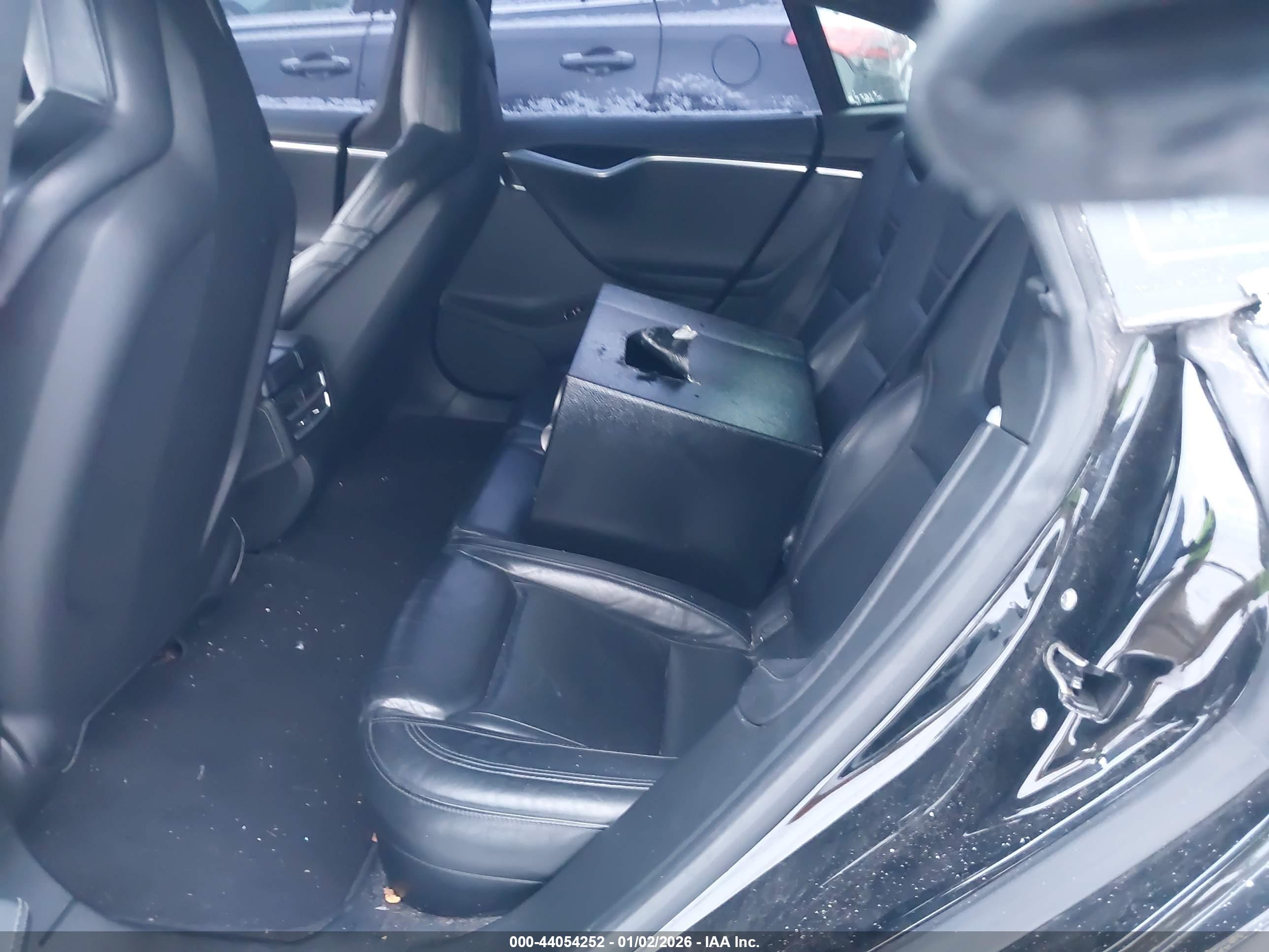 TESLA MODEL image 8