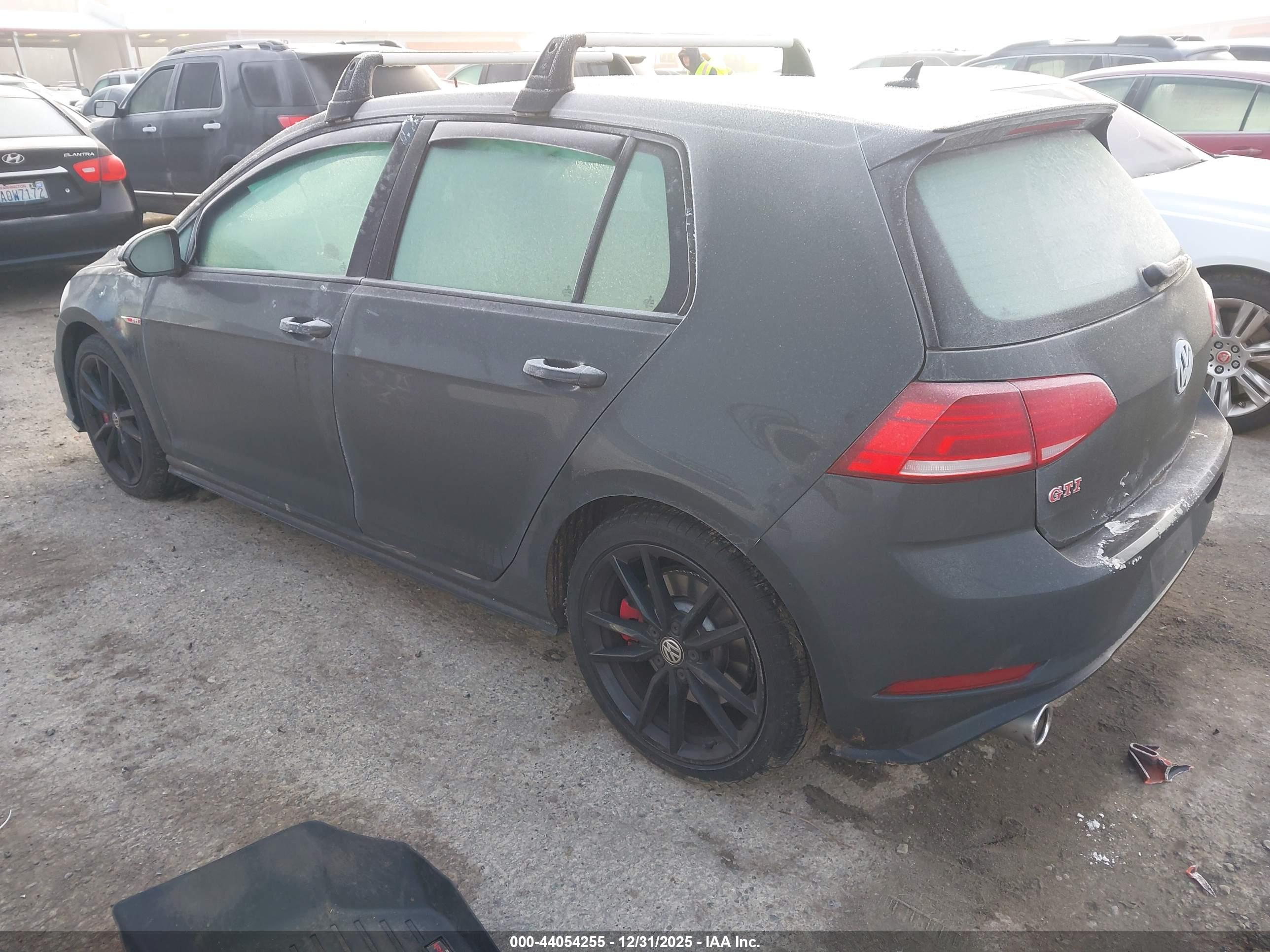 VOLKSWAGEN GOLF image 3