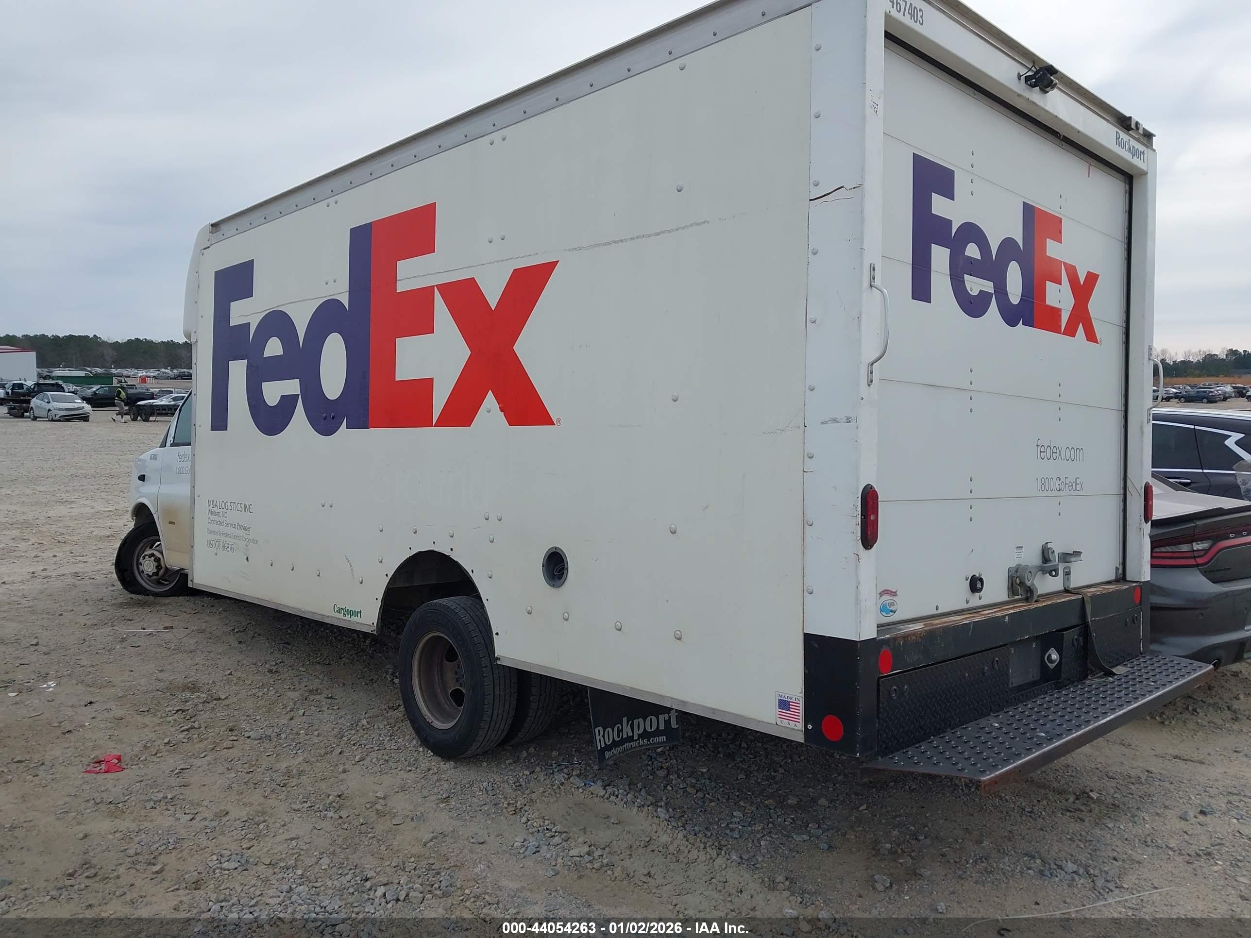 CHEVROLET EXPRESS image 3