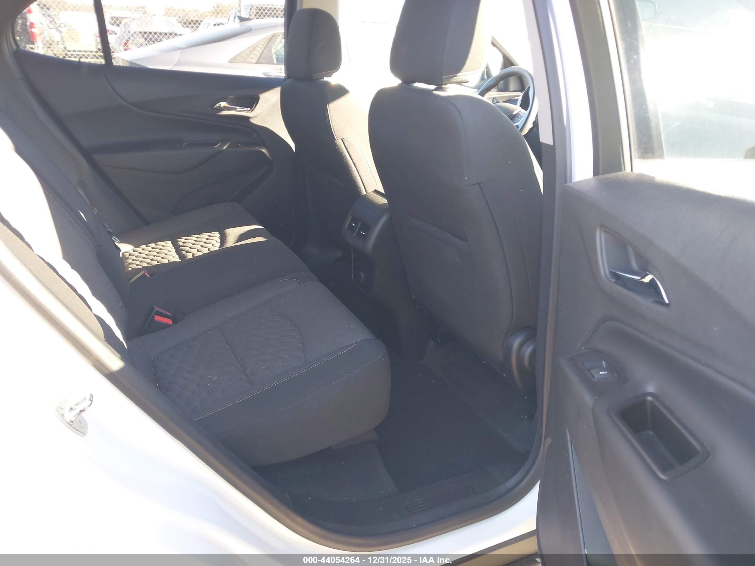 CHEVROLET EQUINOX image 8