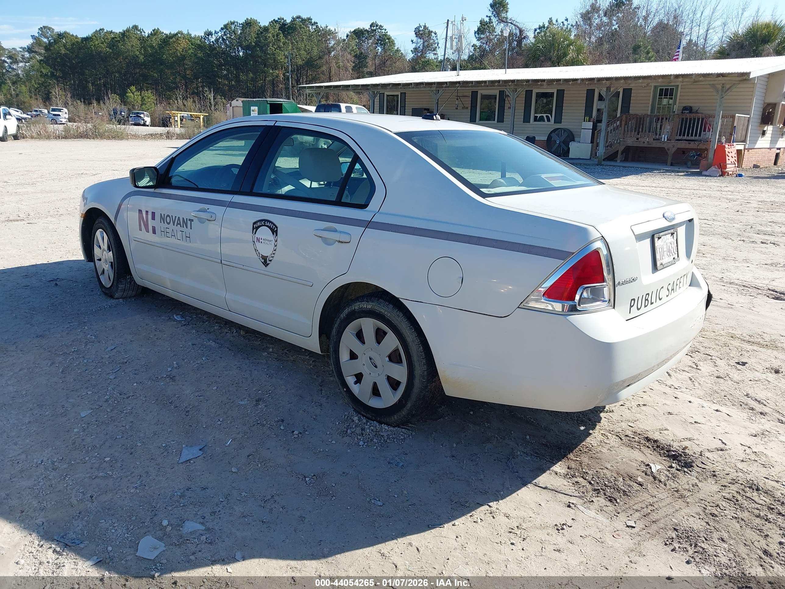 FORD FUSION image 3