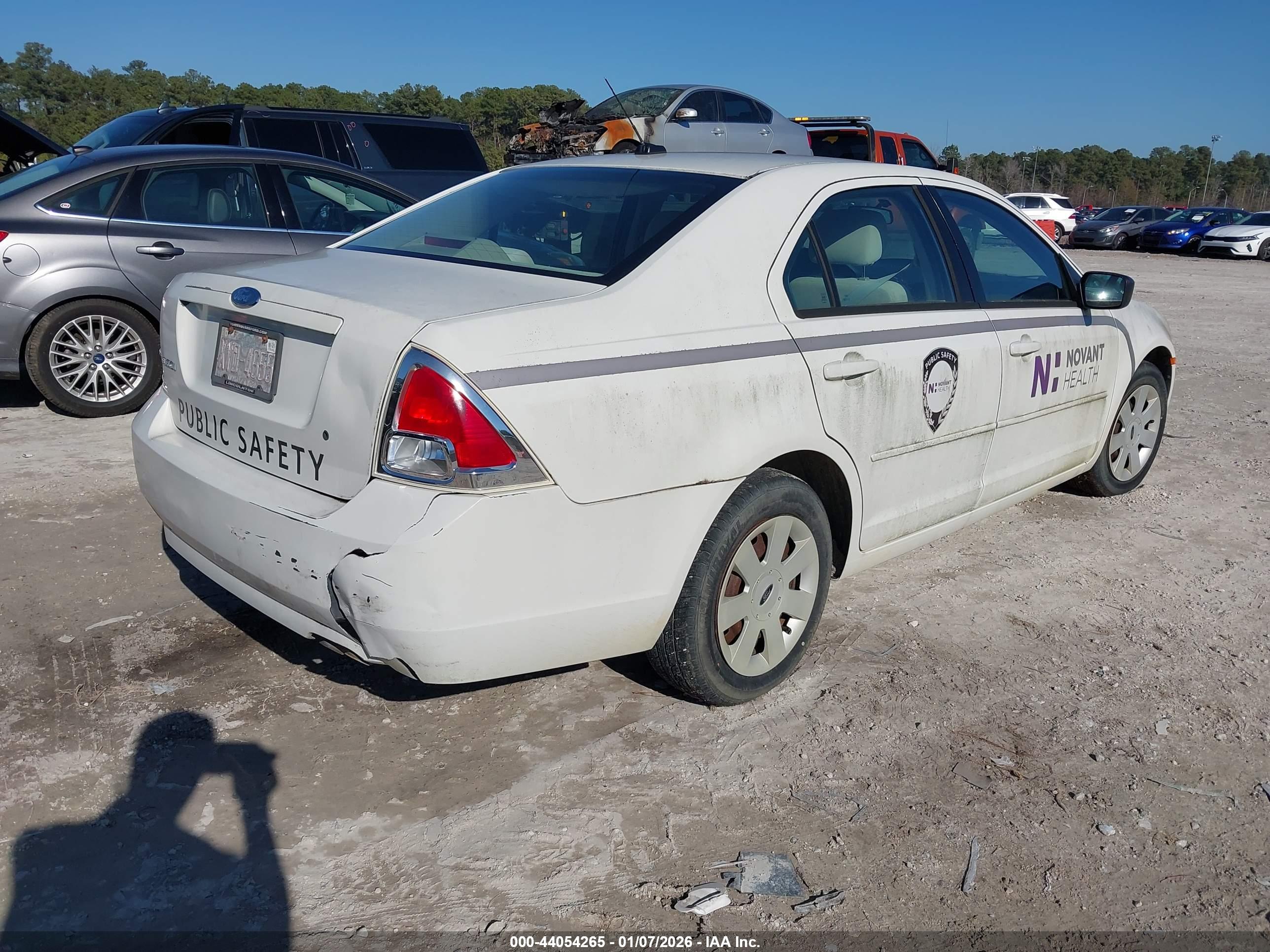 FORD FUSION image 4