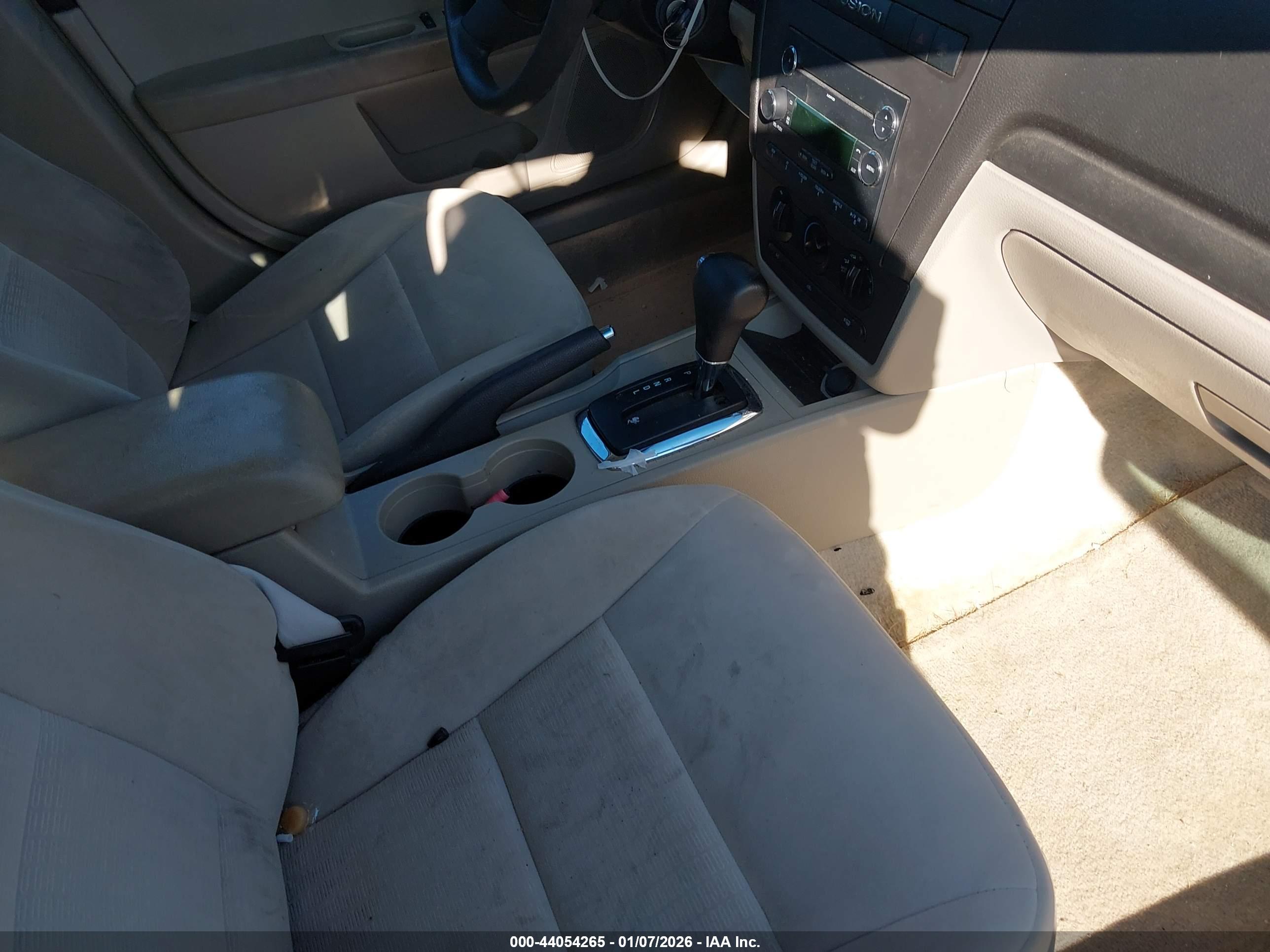 FORD FUSION image 5