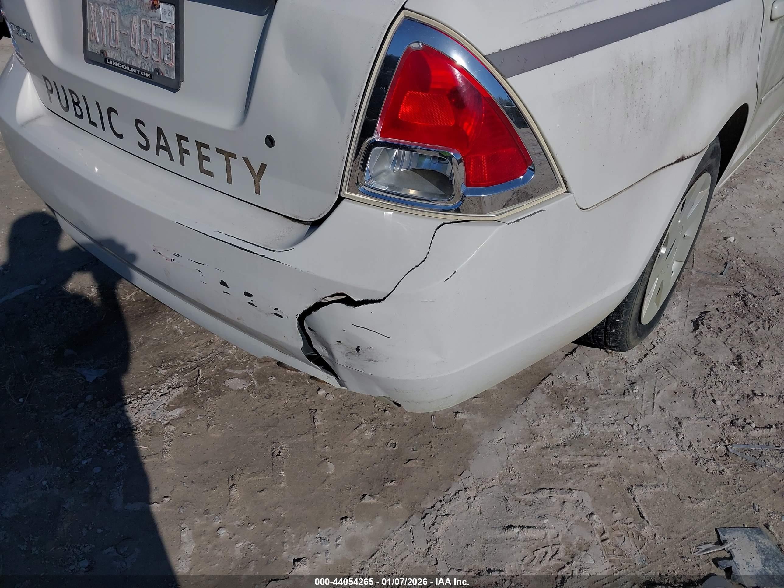 FORD FUSION image 6