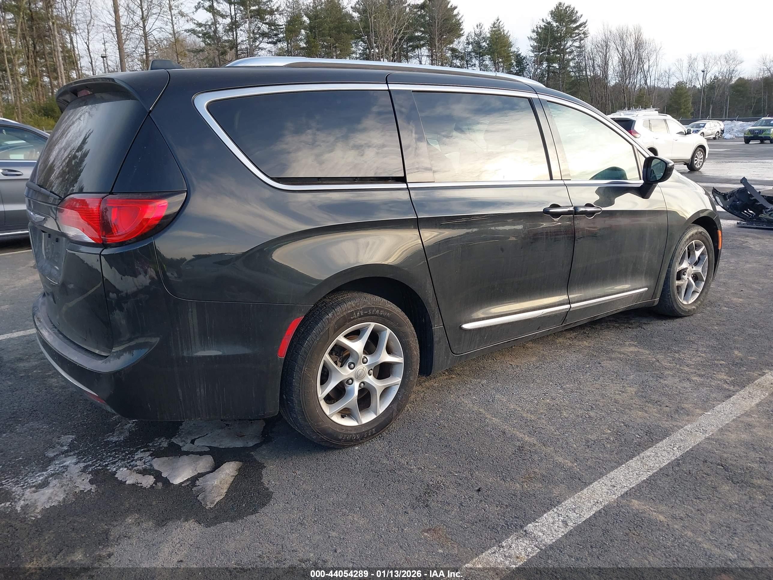CHRYSLER PACIFICA image 4