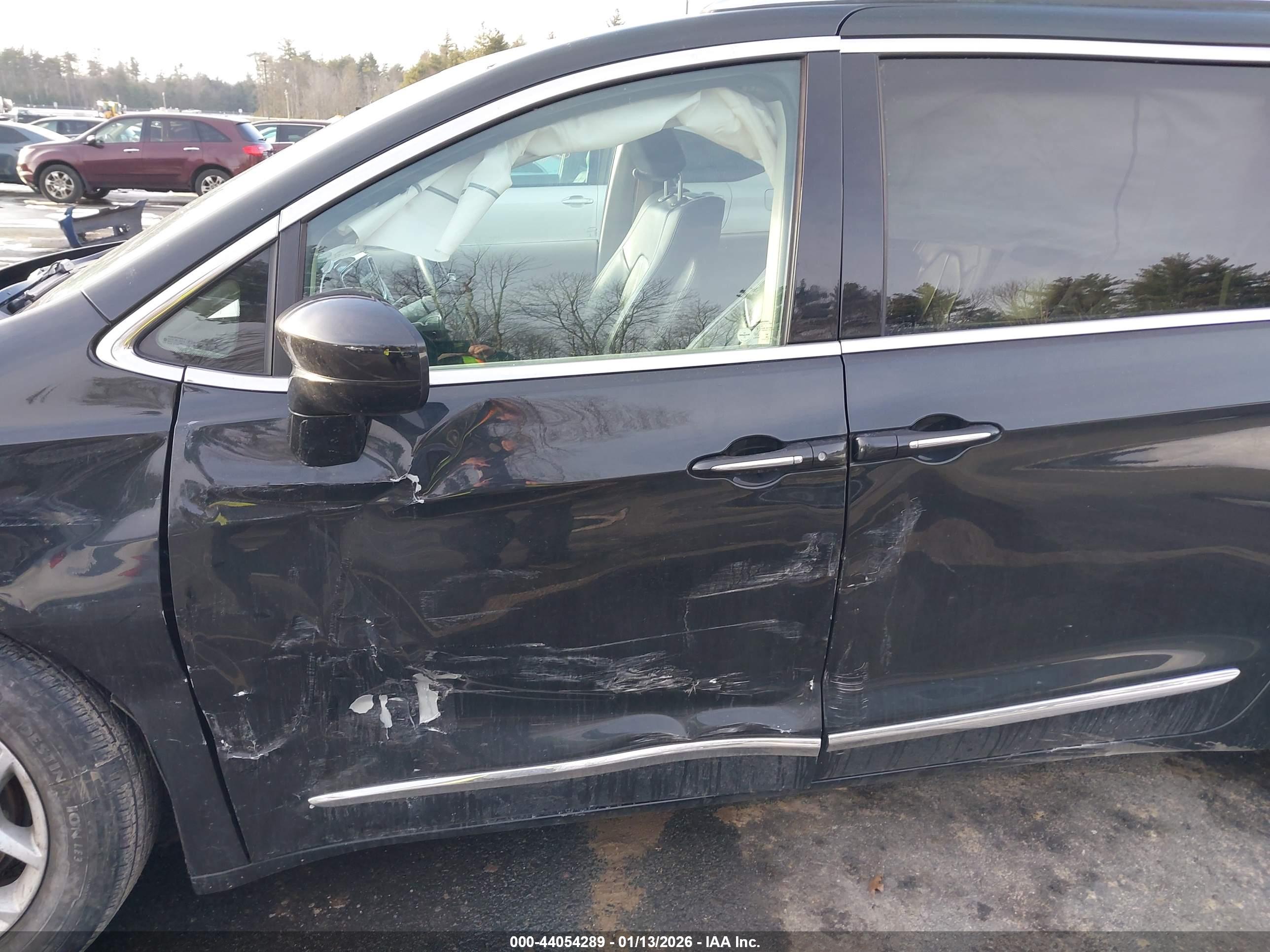 CHRYSLER PACIFICA image 6