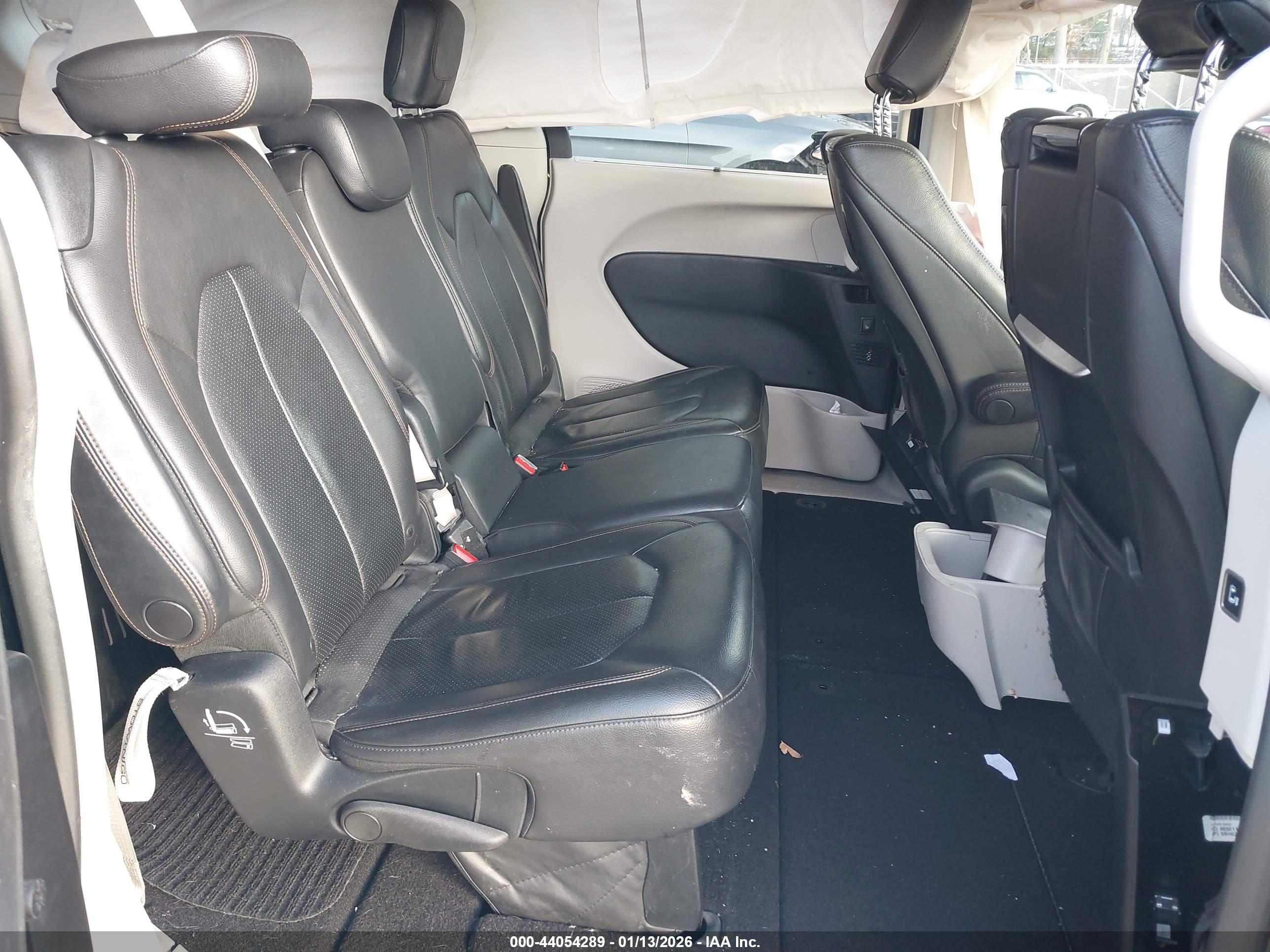 CHRYSLER PACIFICA image 8
