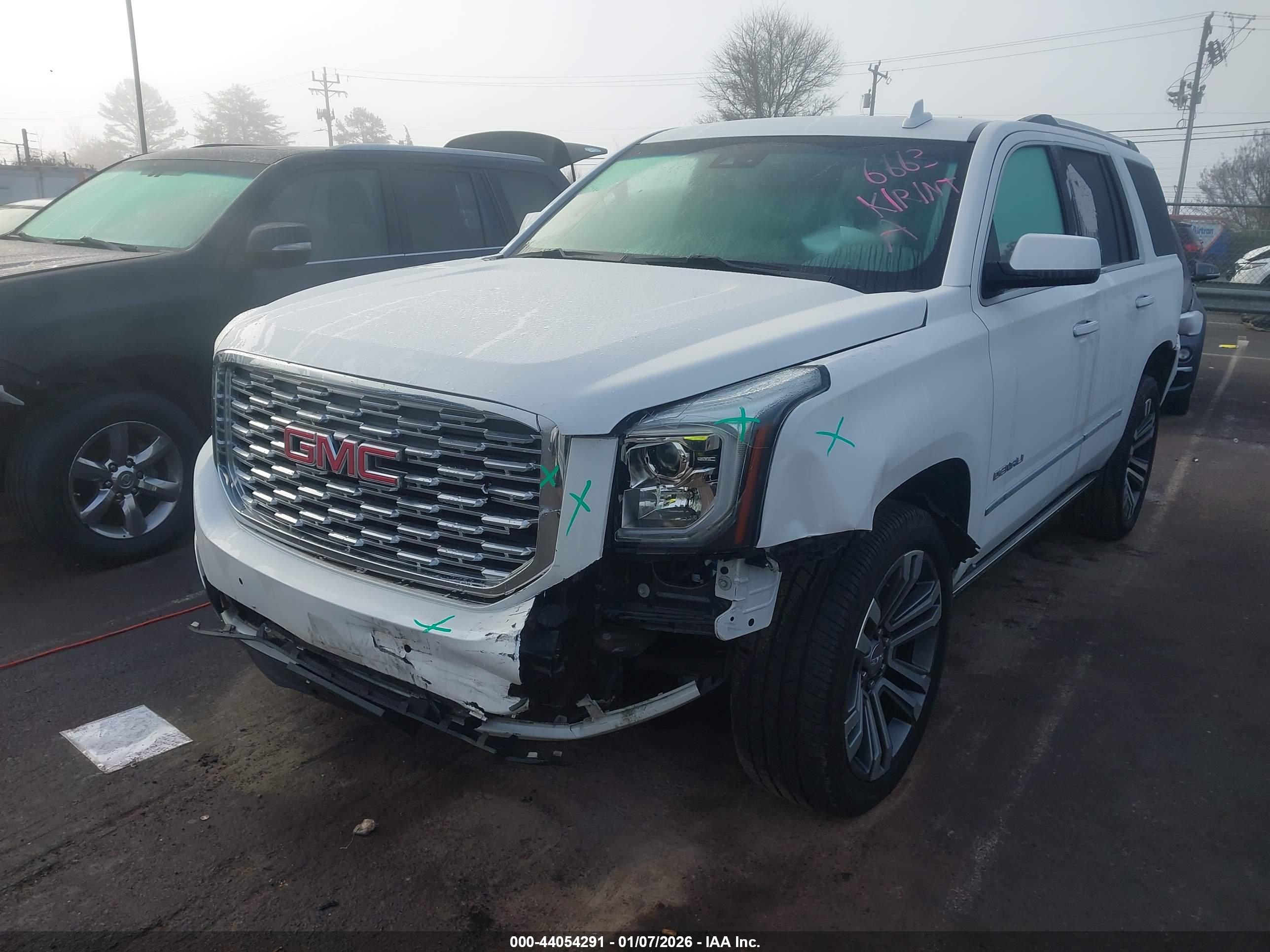 GMC YUKON image 2