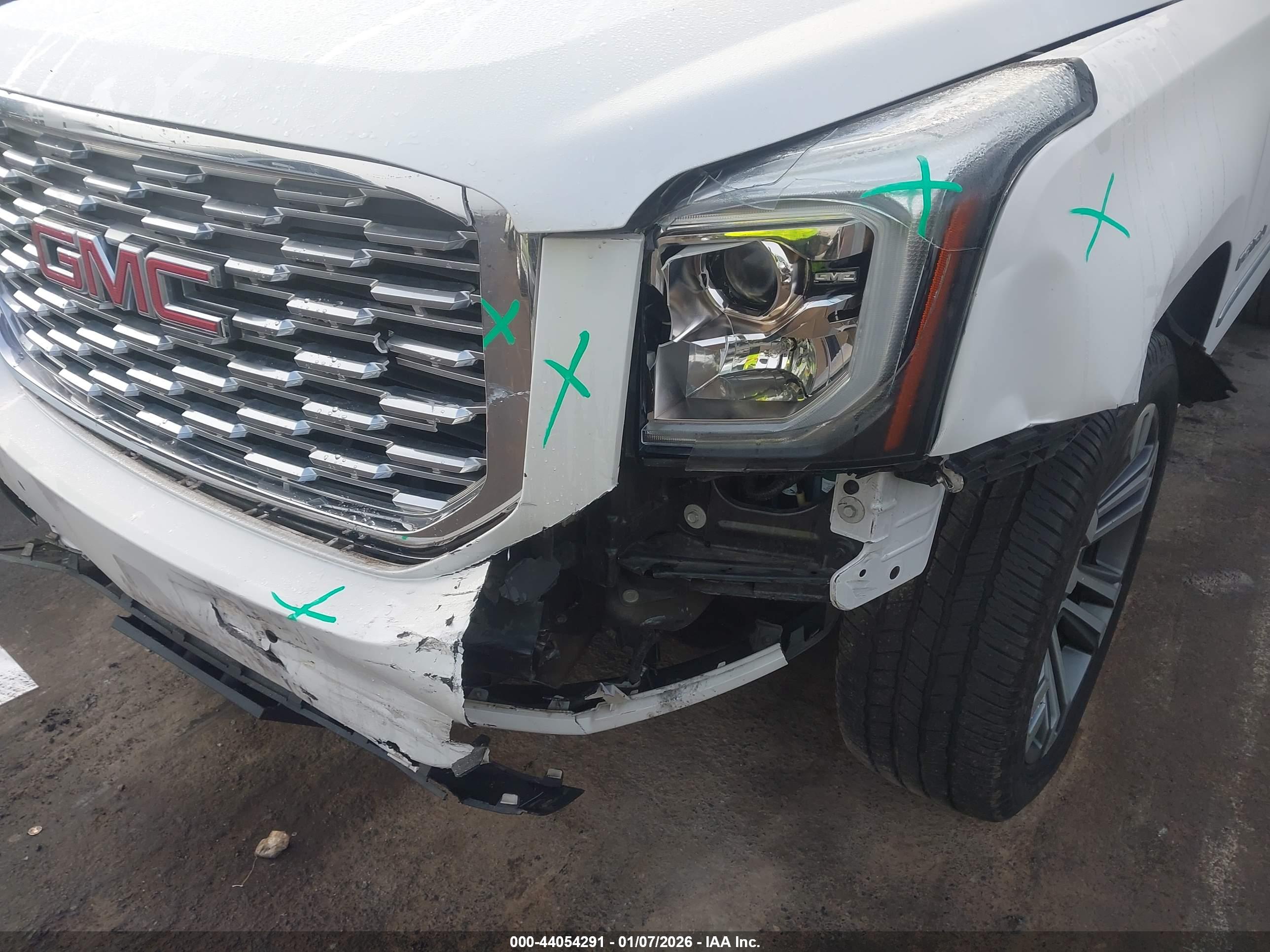 GMC YUKON image 6