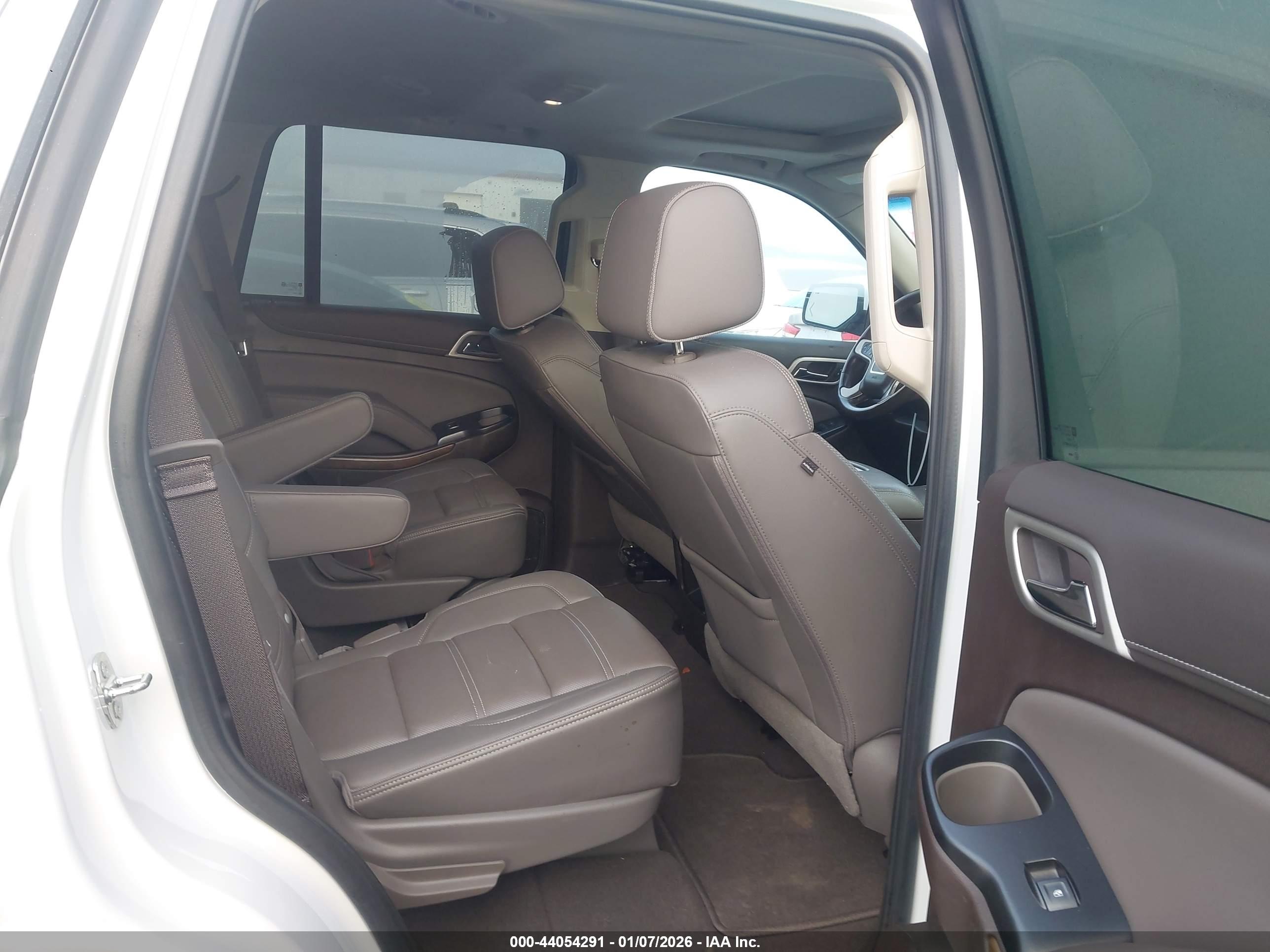 GMC YUKON image 8