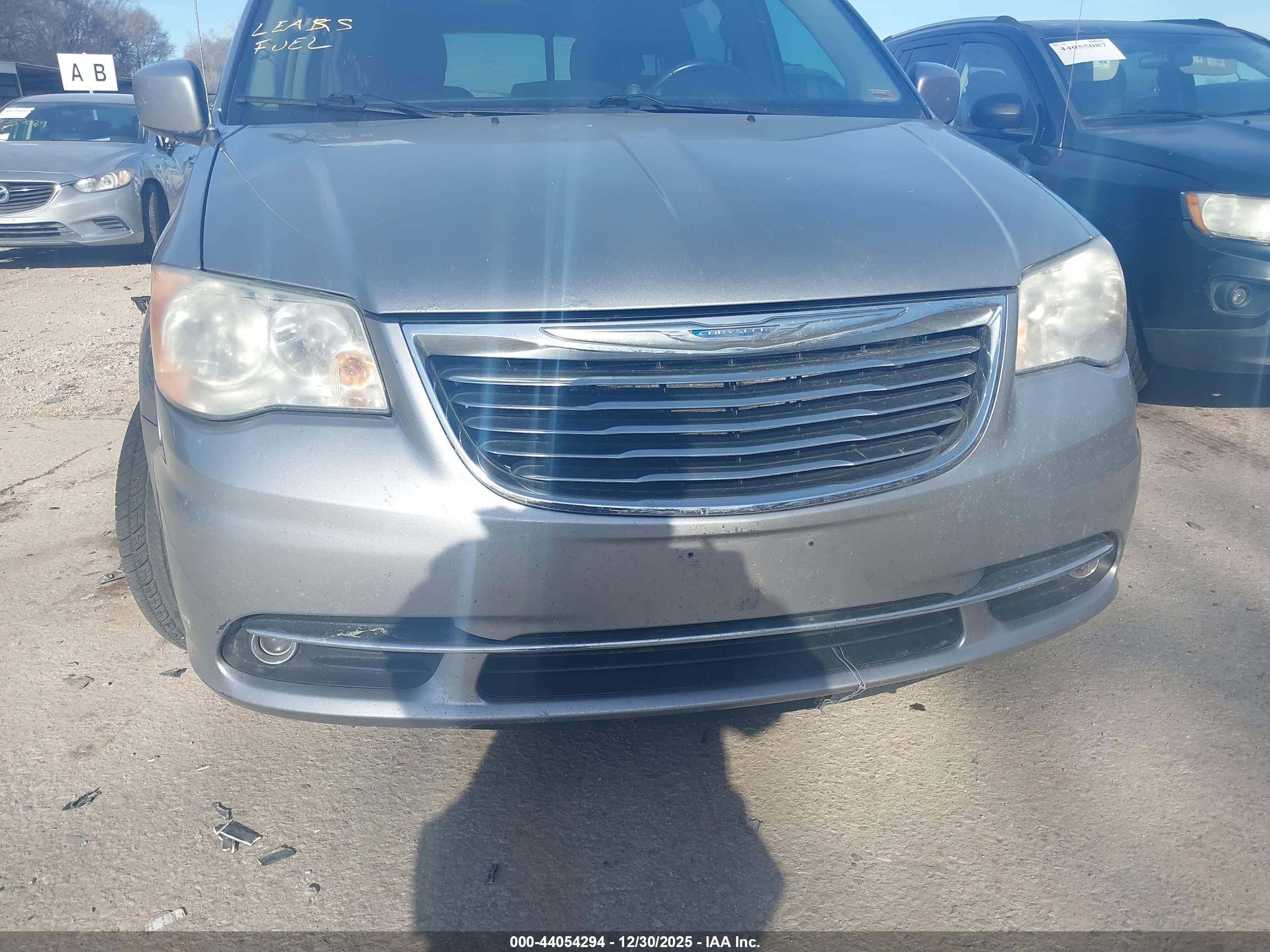 CHRYSLER TOWN image 6
