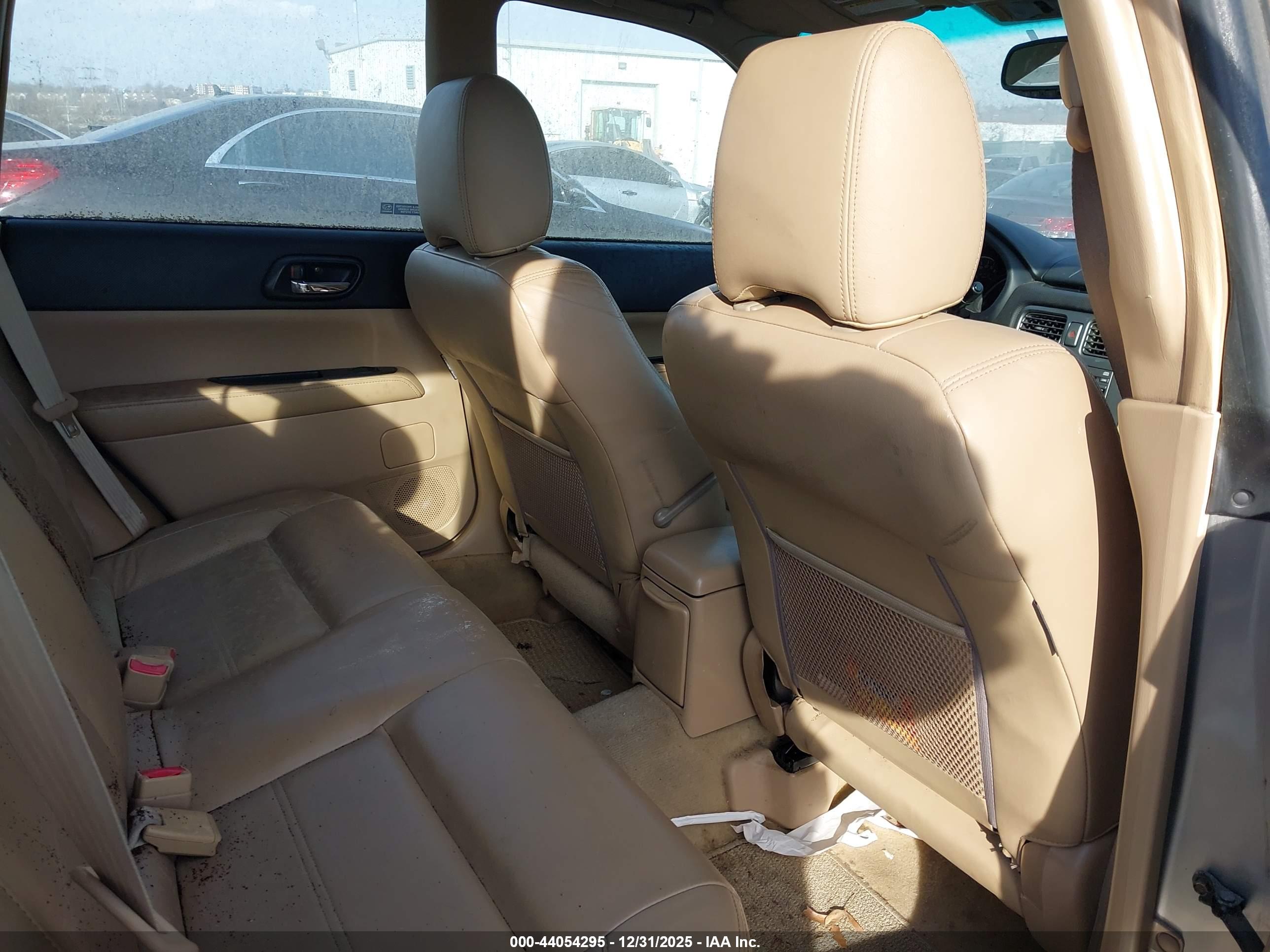 SUBARU FORESTER image 8