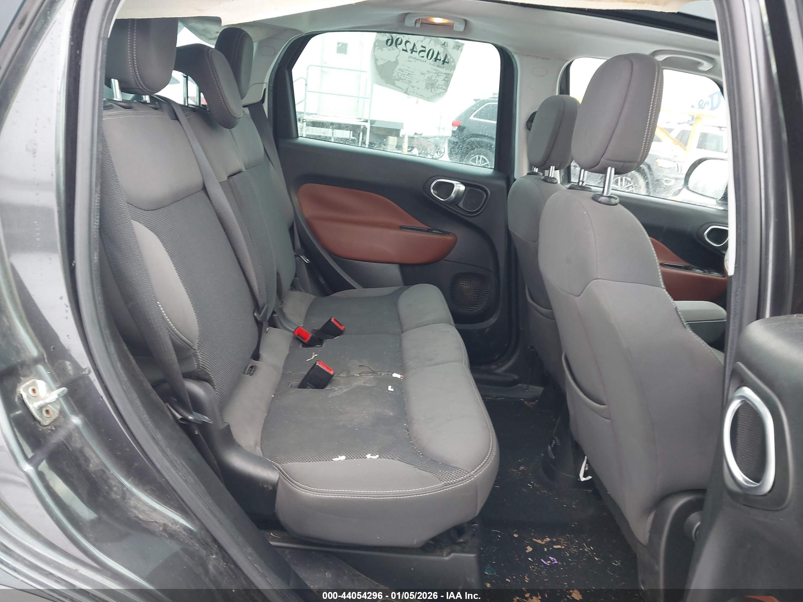 FIAT 500L image 8