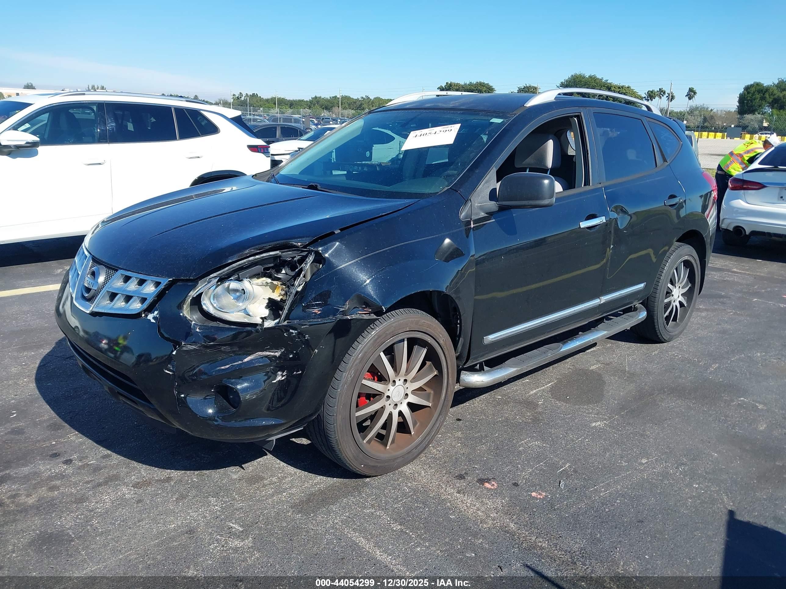 NISSAN ROGUE image 2