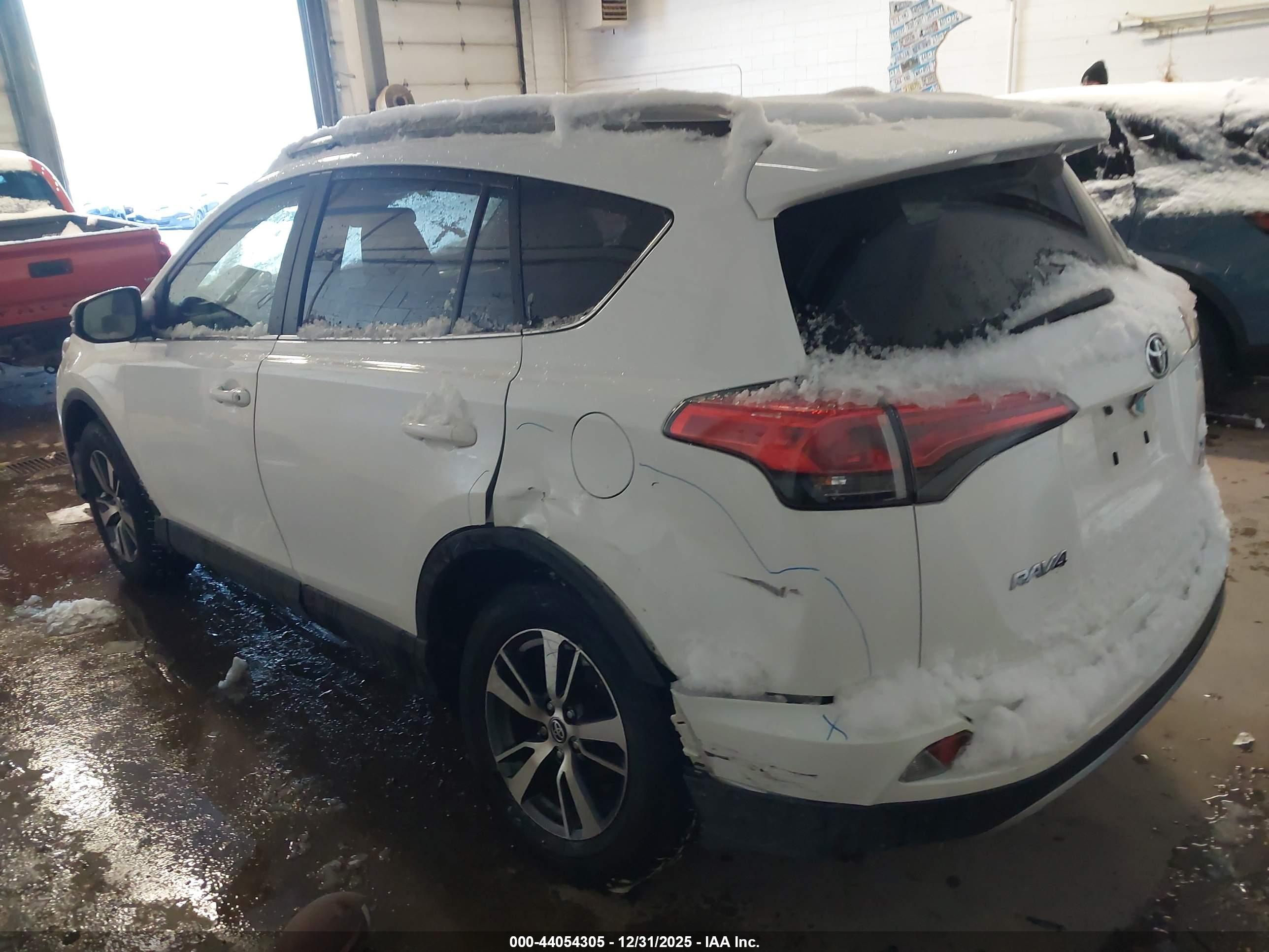 TOYOTA RAV4 image 3