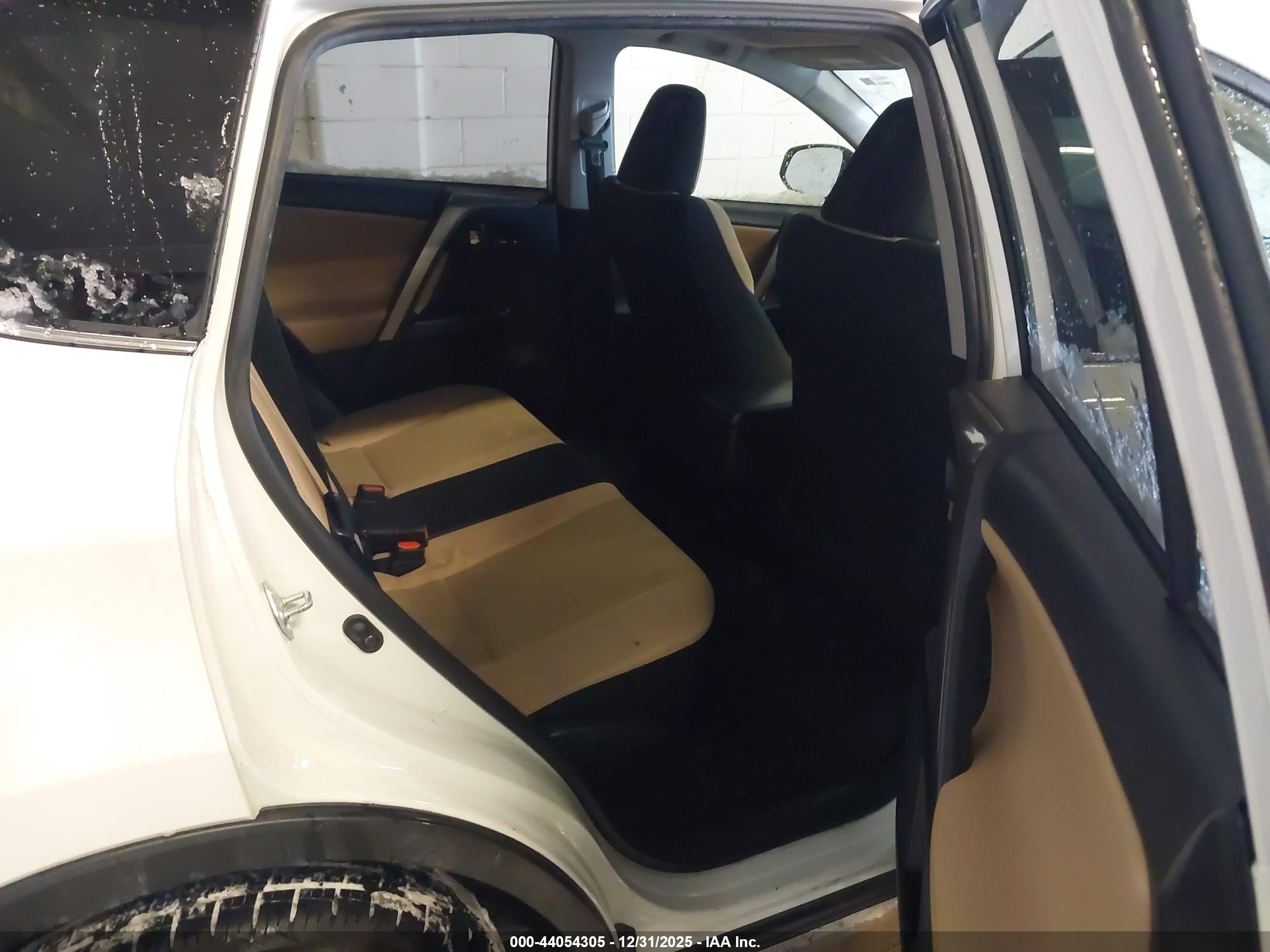 TOYOTA RAV4 image 8