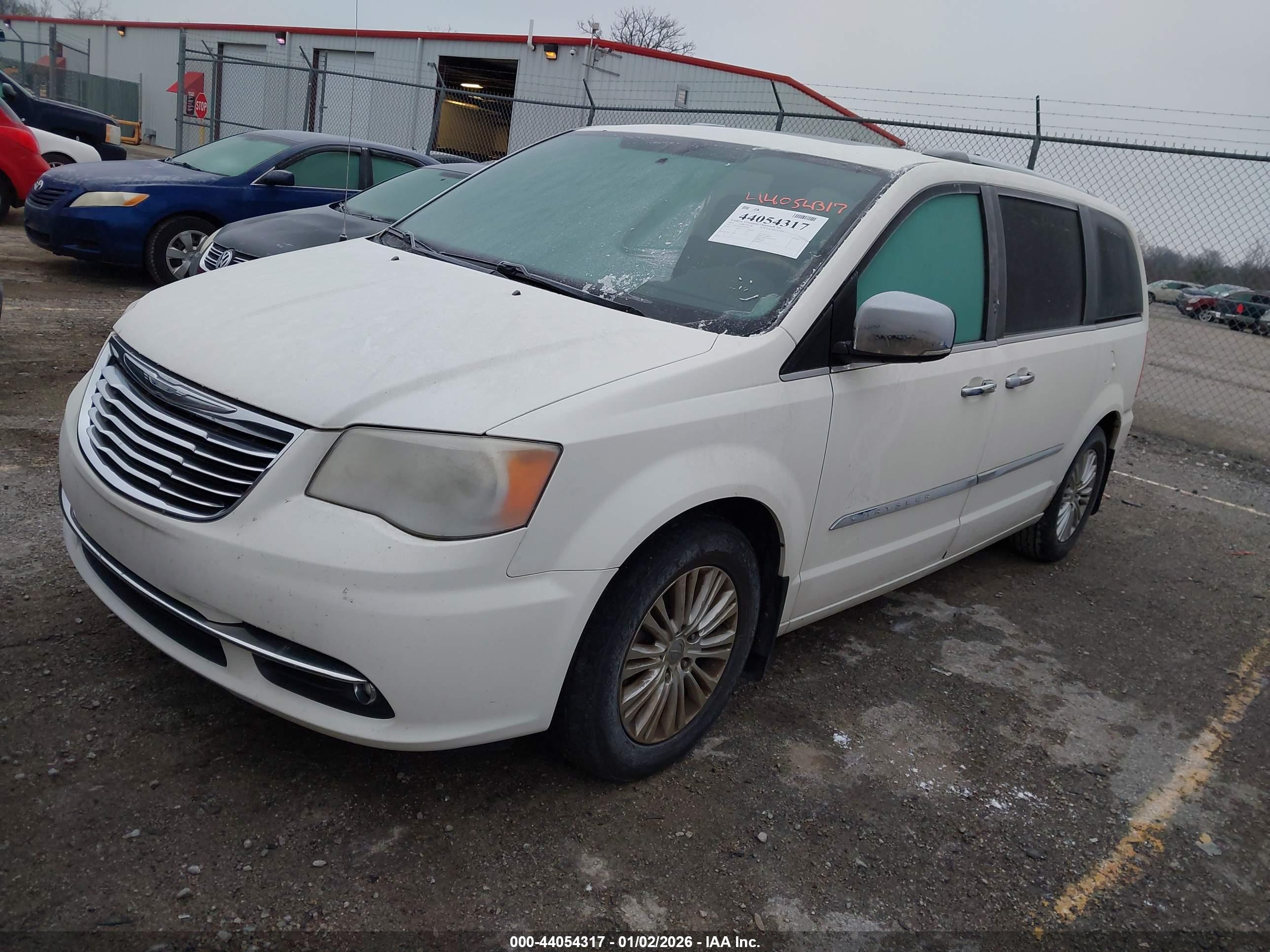 CHRYSLER TOWN image 2