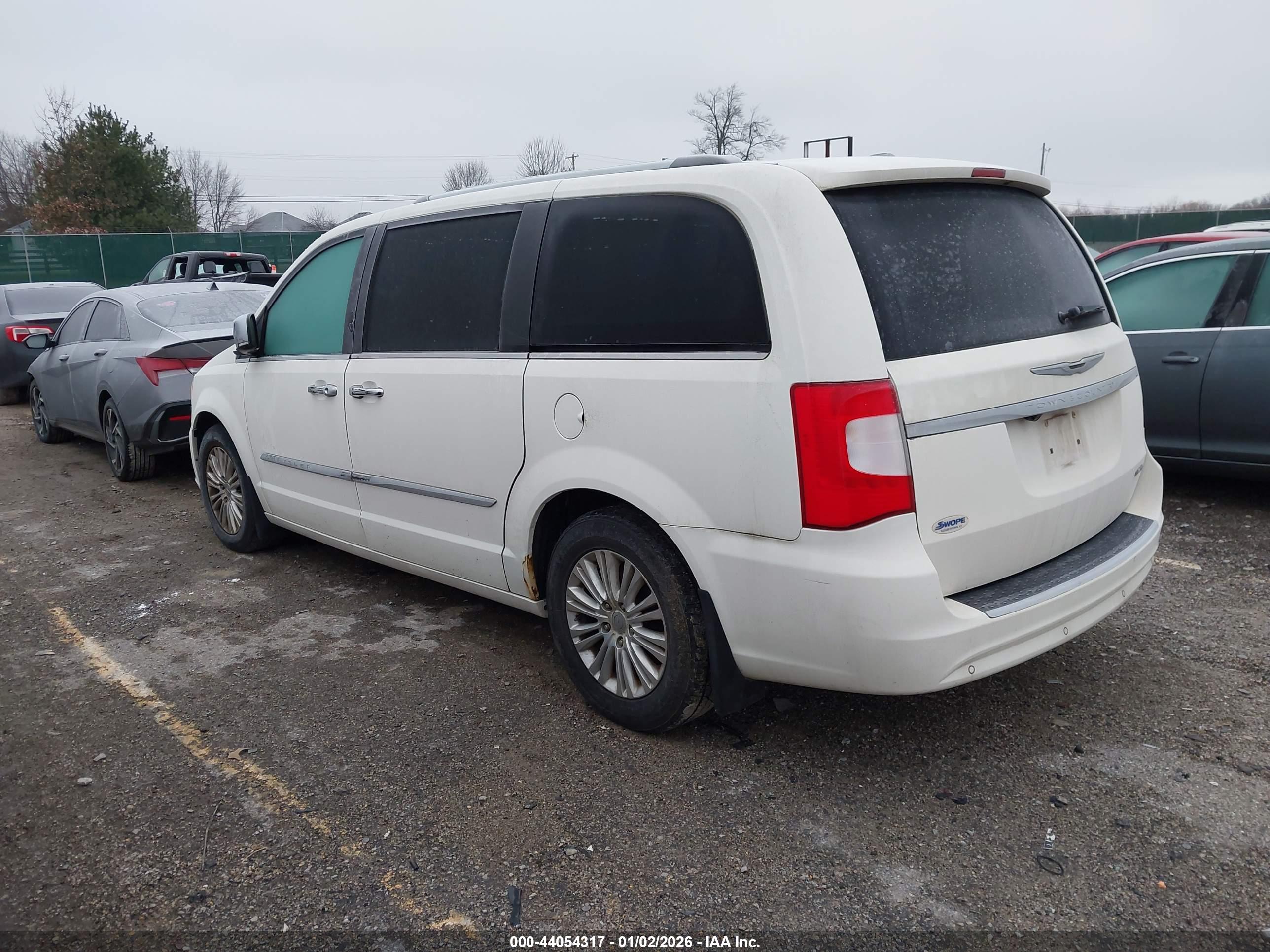 CHRYSLER TOWN image 3