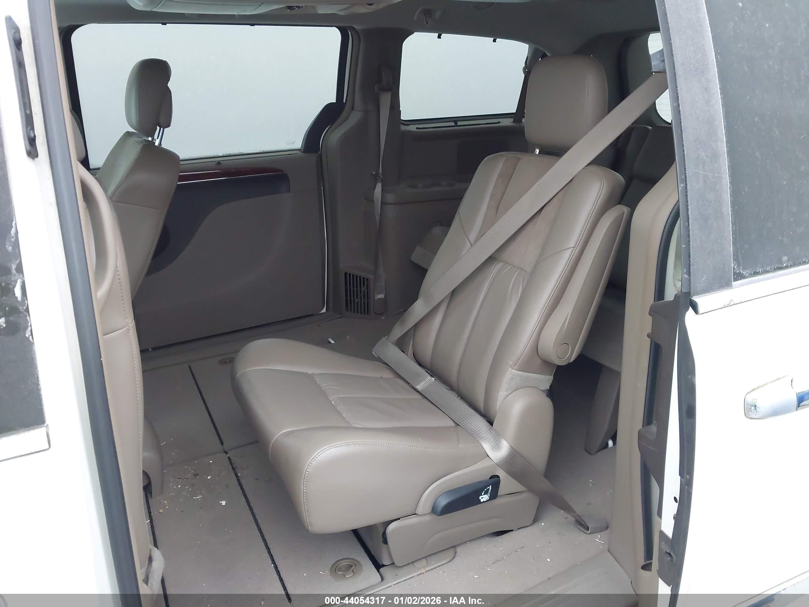 CHRYSLER TOWN image 8
