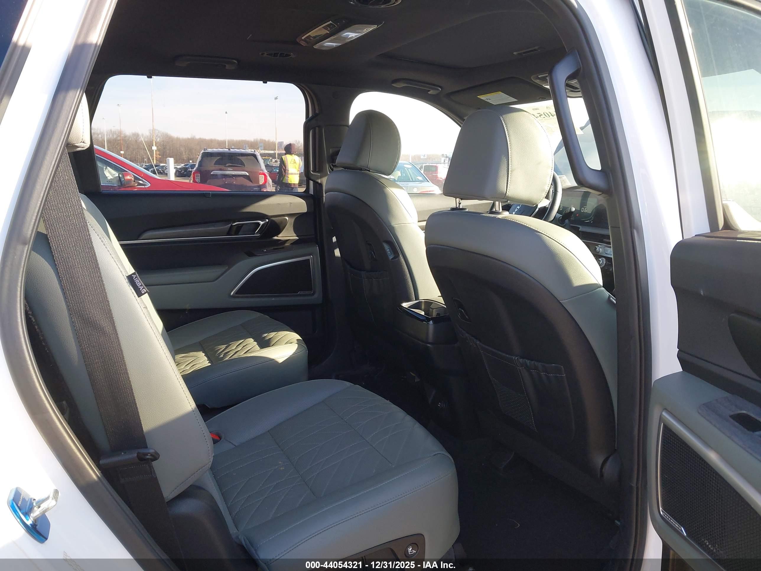 KIA TELLURIDE image 8