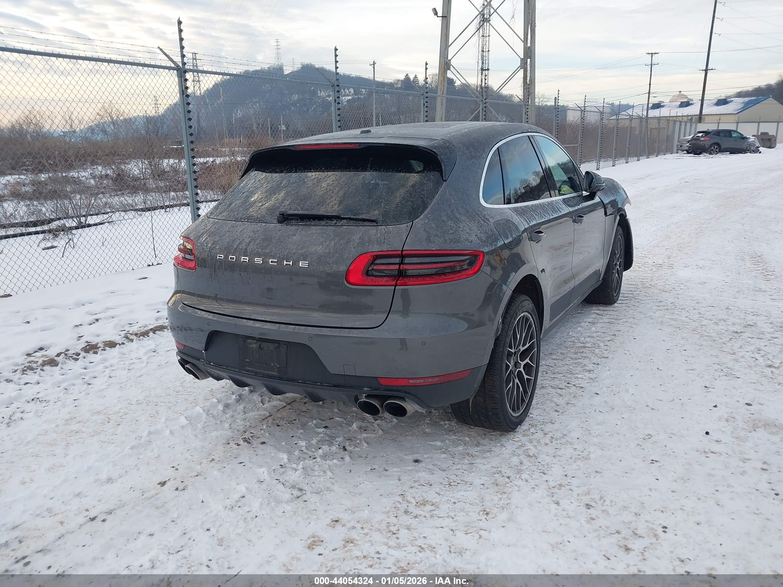 PORSCHE MACAN image 4