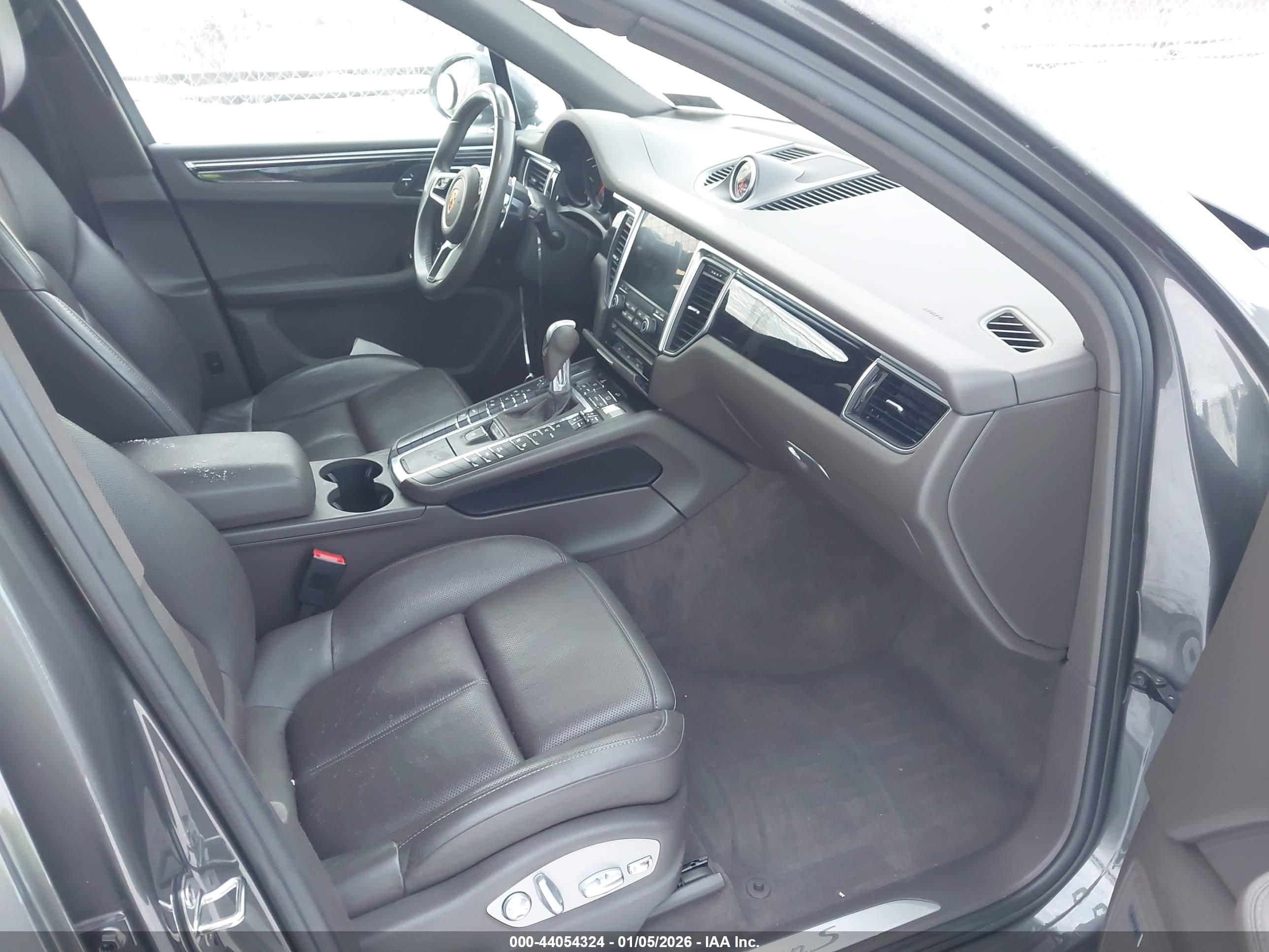 PORSCHE MACAN image 5