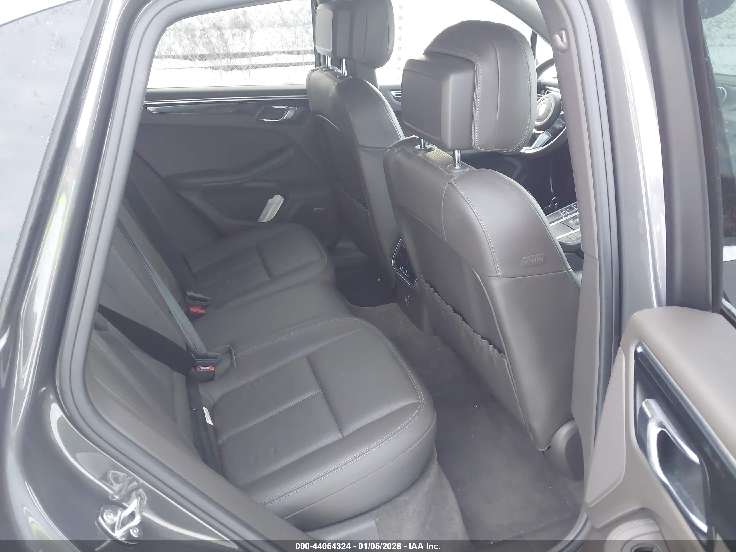 PORSCHE MACAN image 8