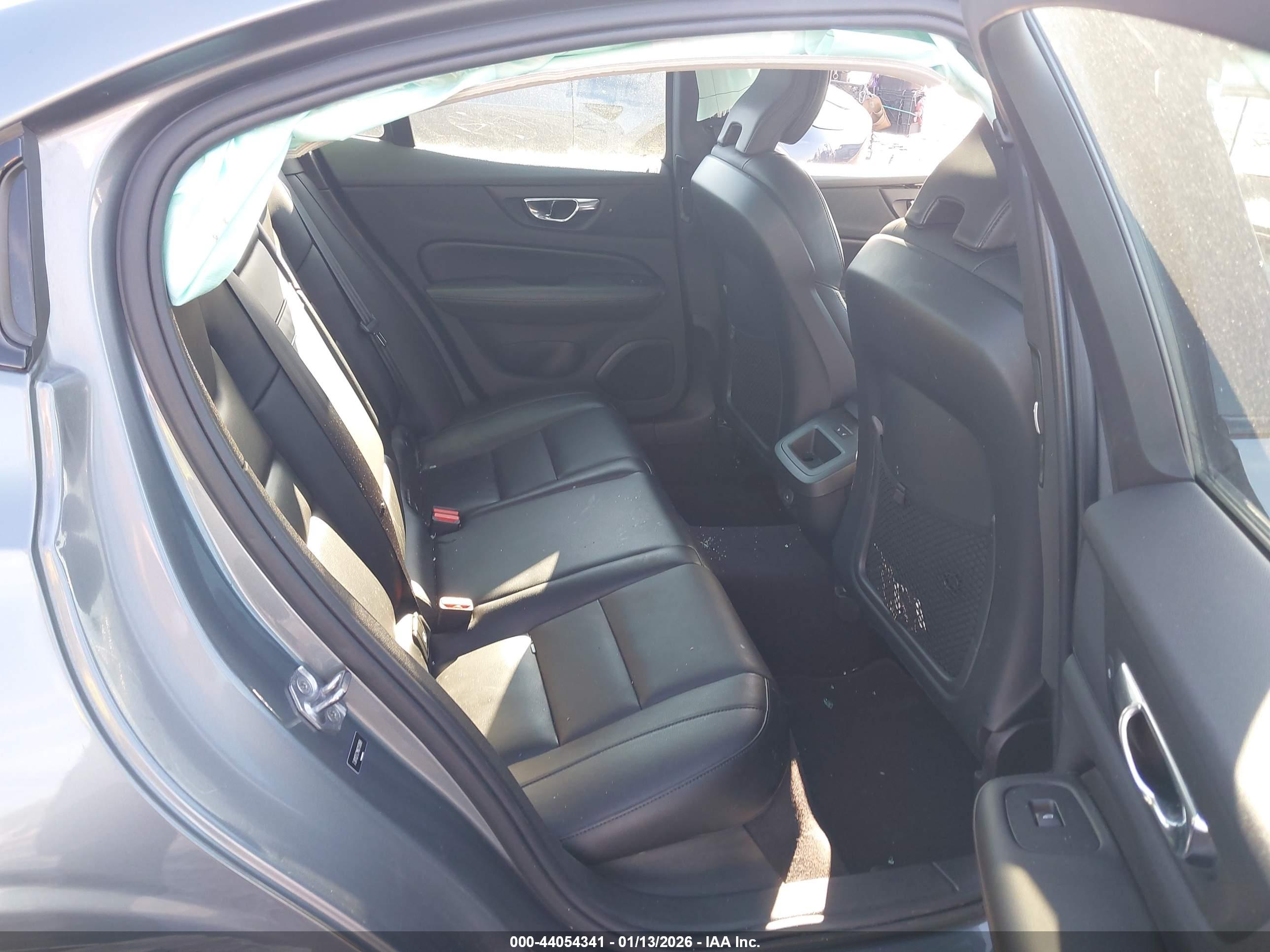 VOLVO S60 image 8