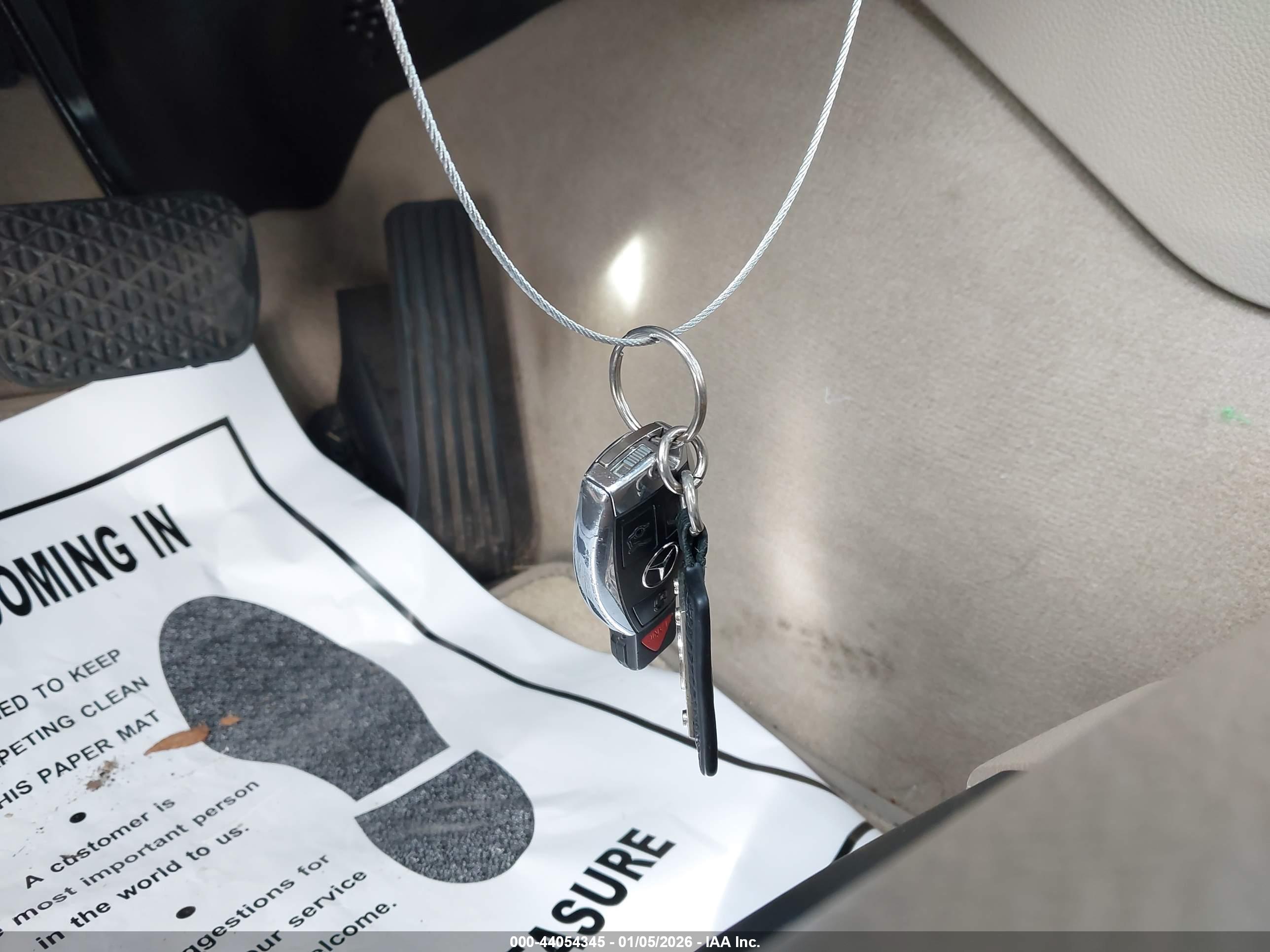MERCEDES-BENZ E image 11
