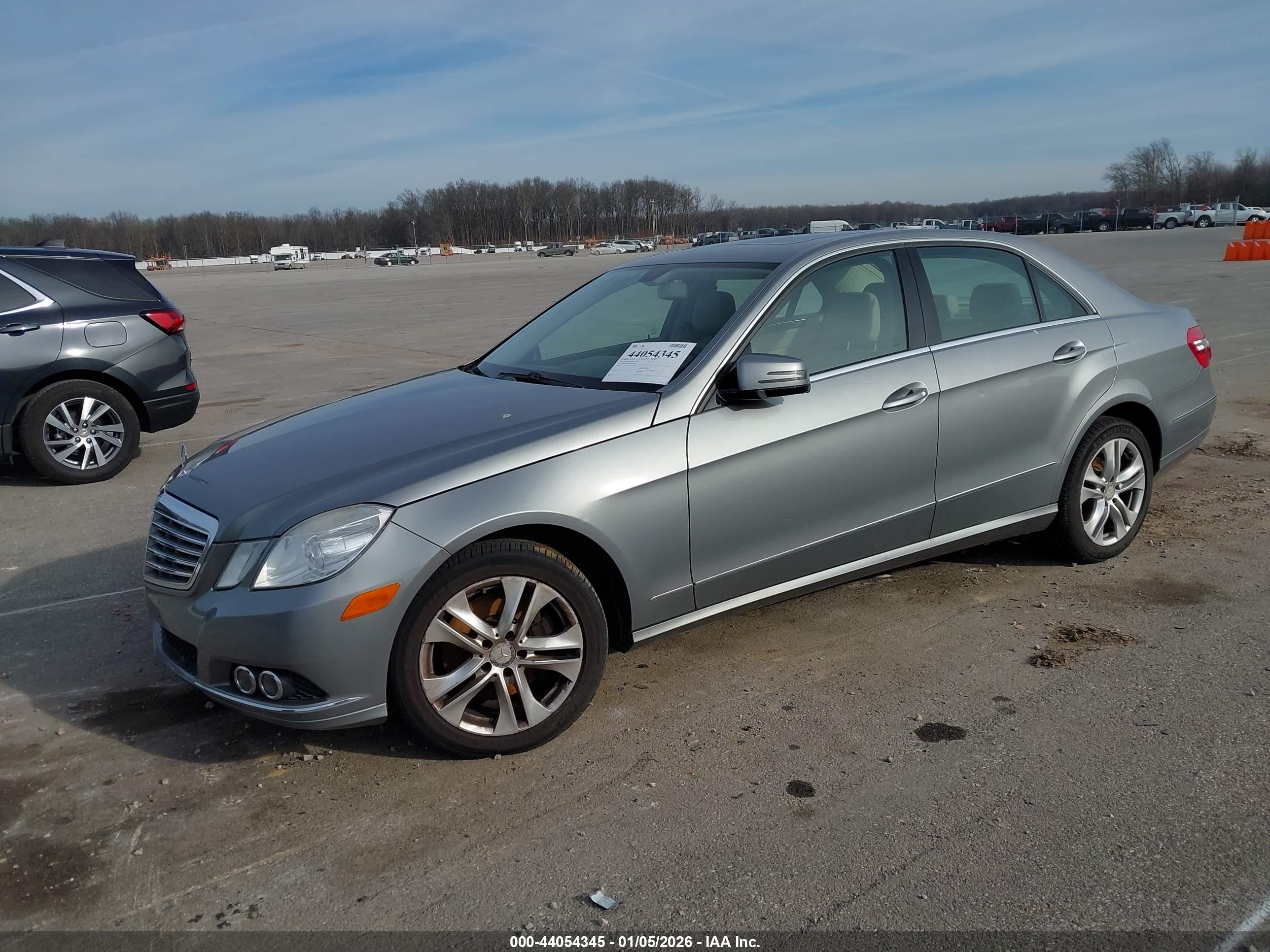 MERCEDES-BENZ E image 2