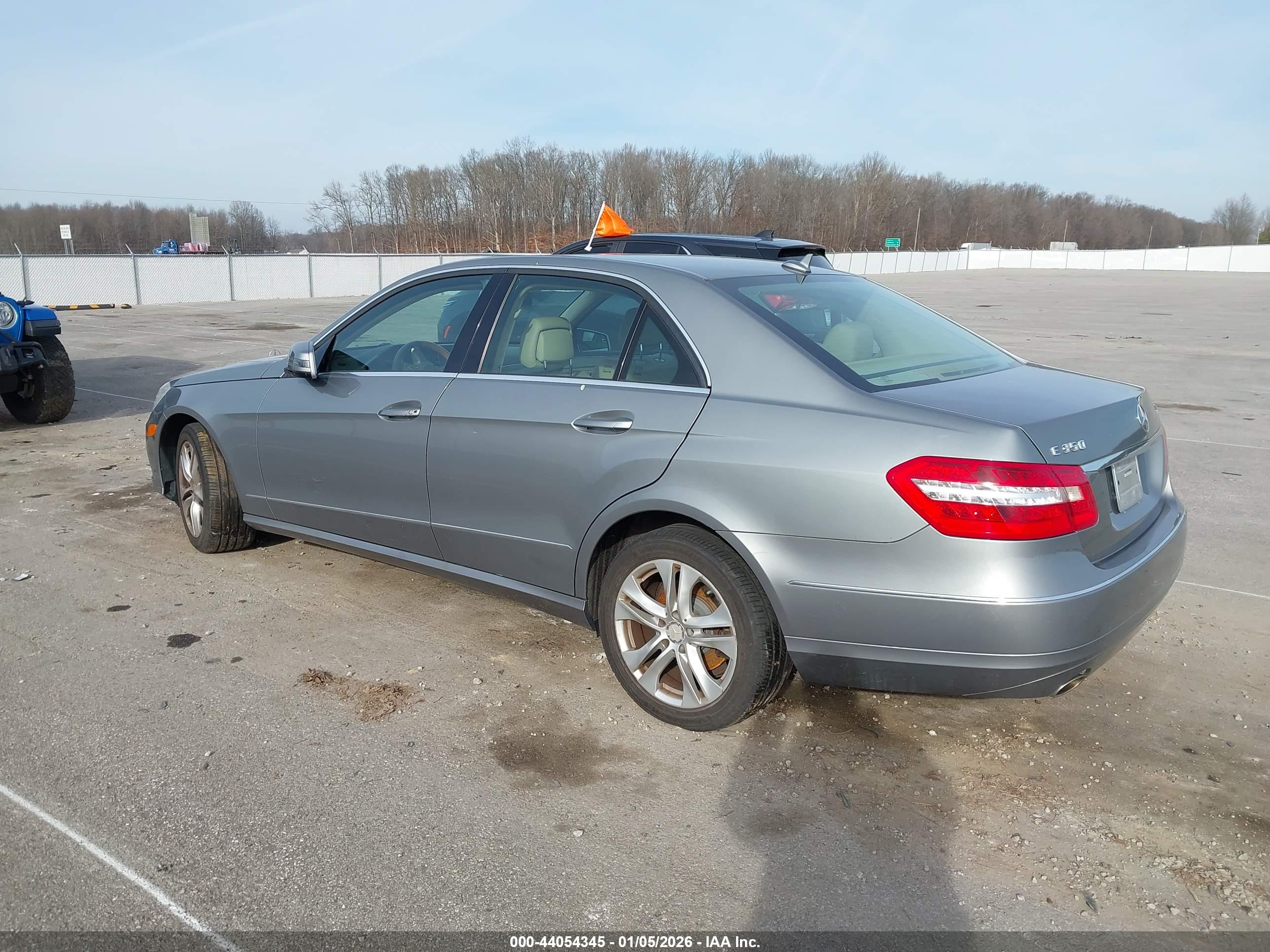MERCEDES-BENZ E image 3