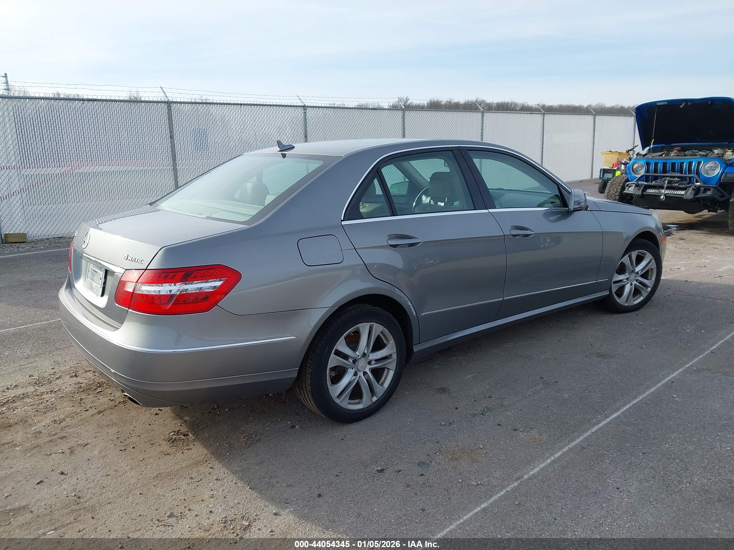MERCEDES-BENZ E image 4