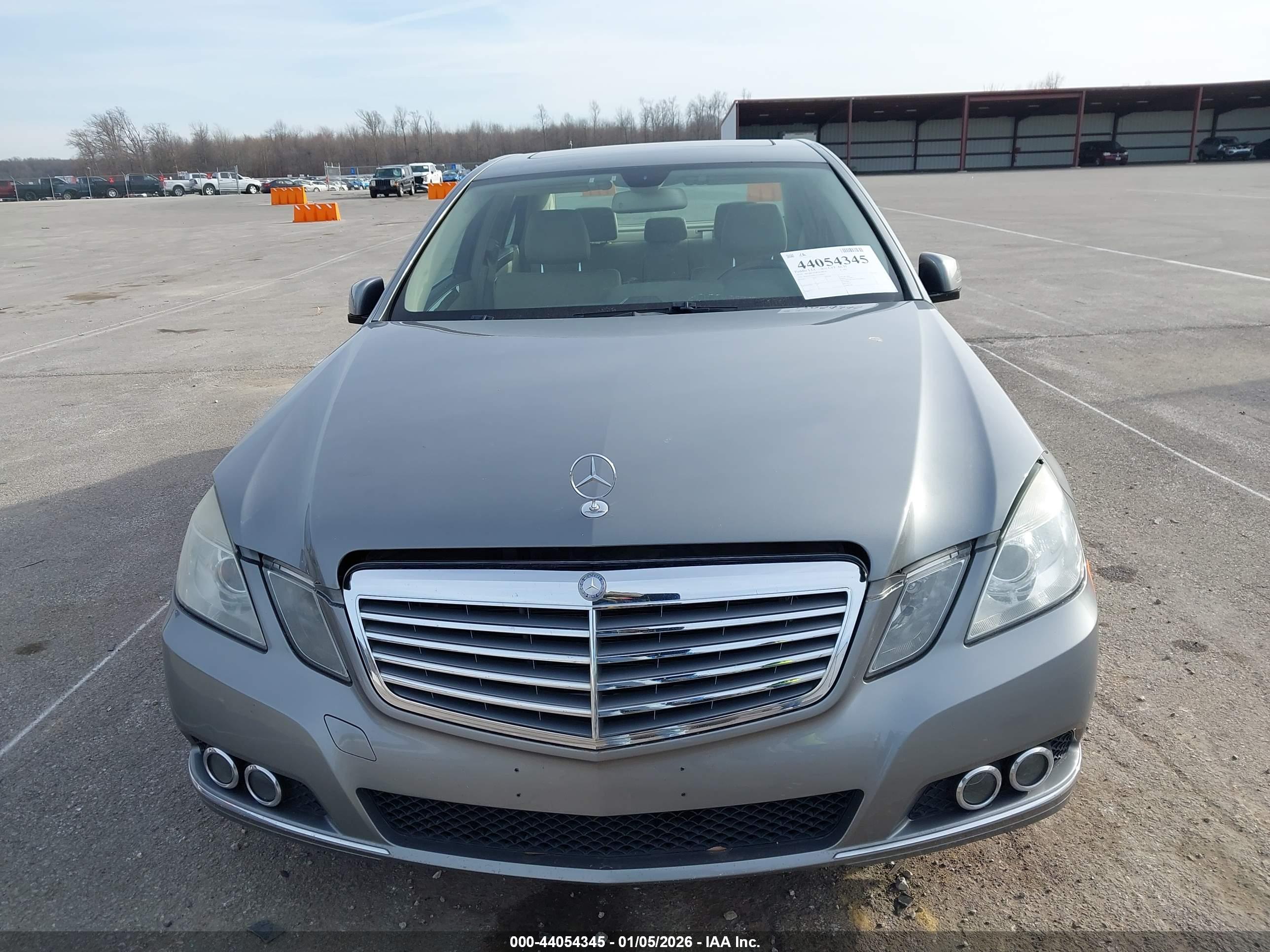 MERCEDES-BENZ E image 6