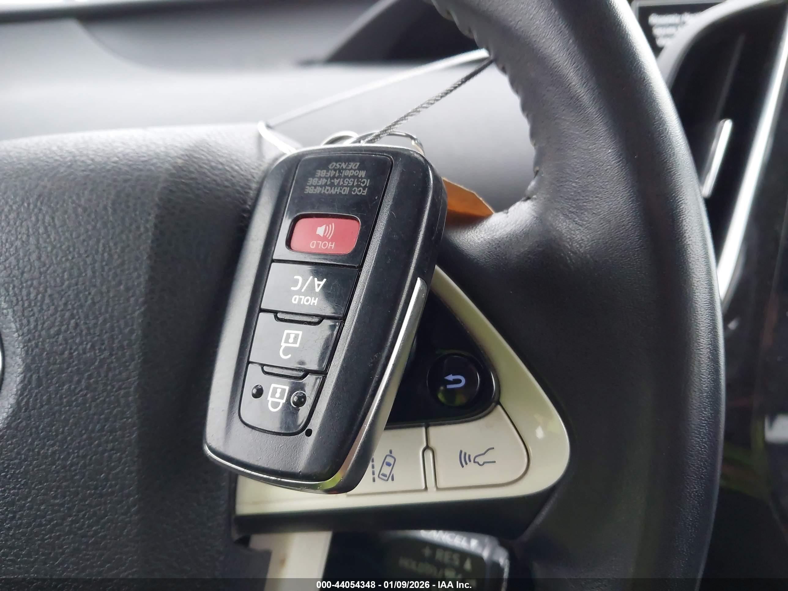 TOYOTA PRIUS image 11