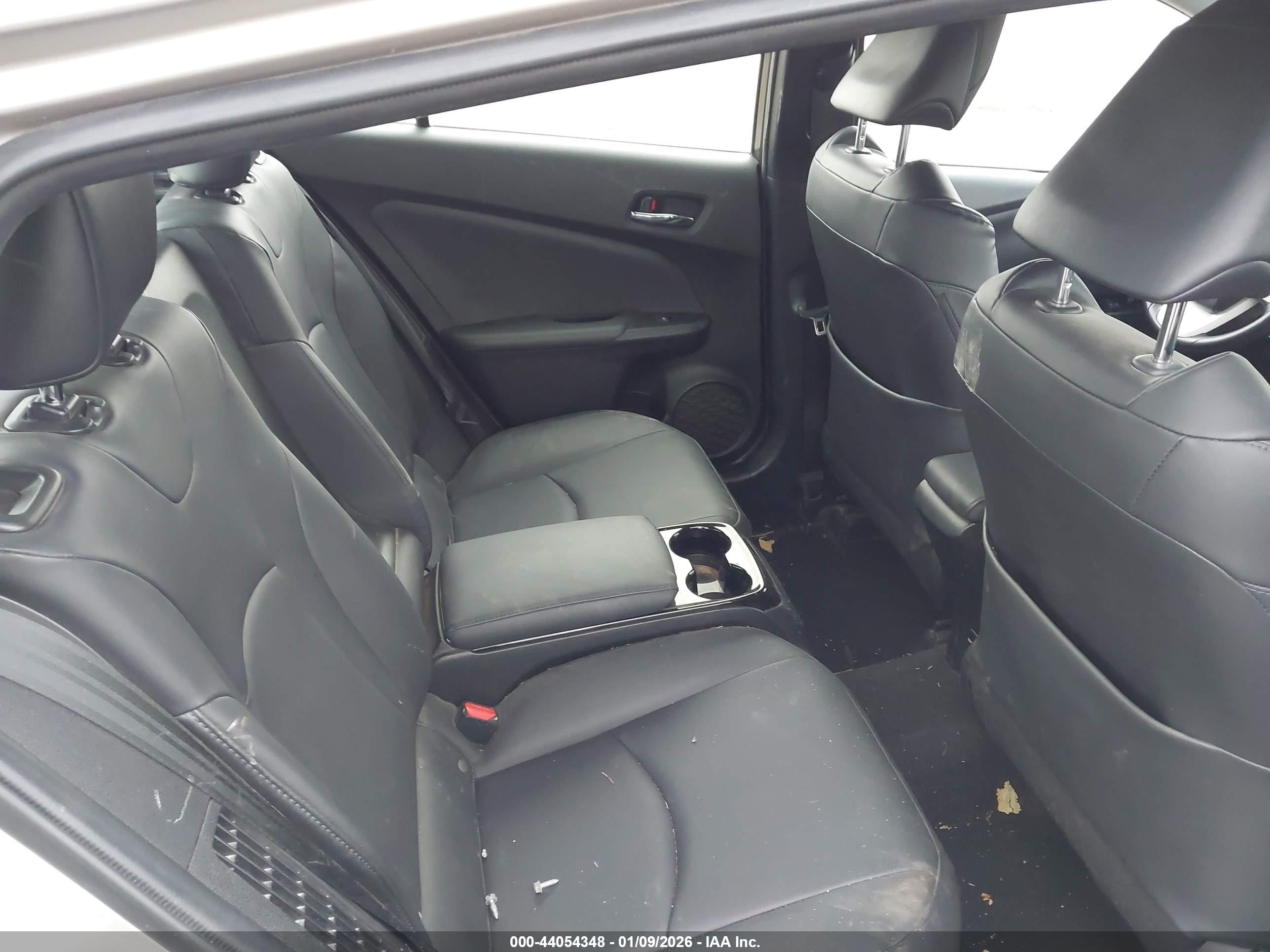 TOYOTA PRIUS image 8