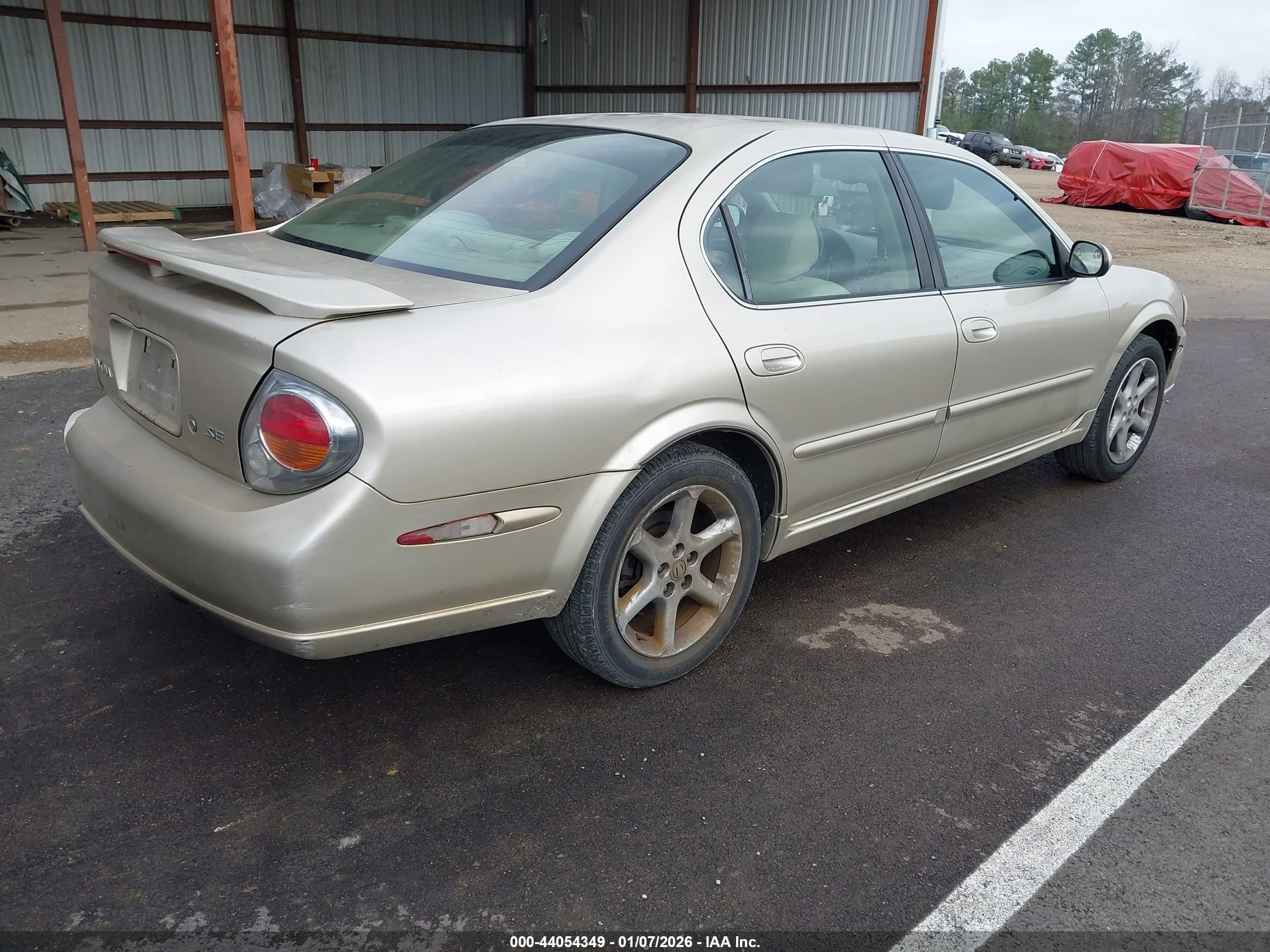 NISSAN MAXIMA image 4