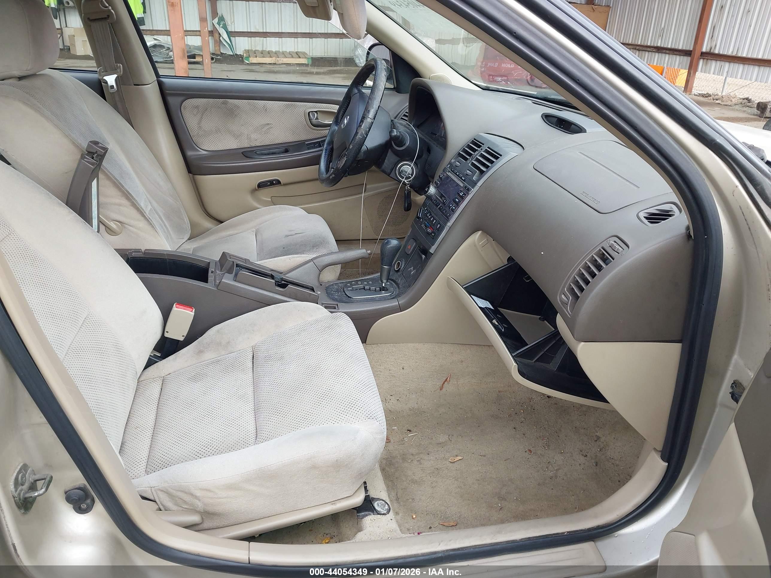 NISSAN MAXIMA image 5