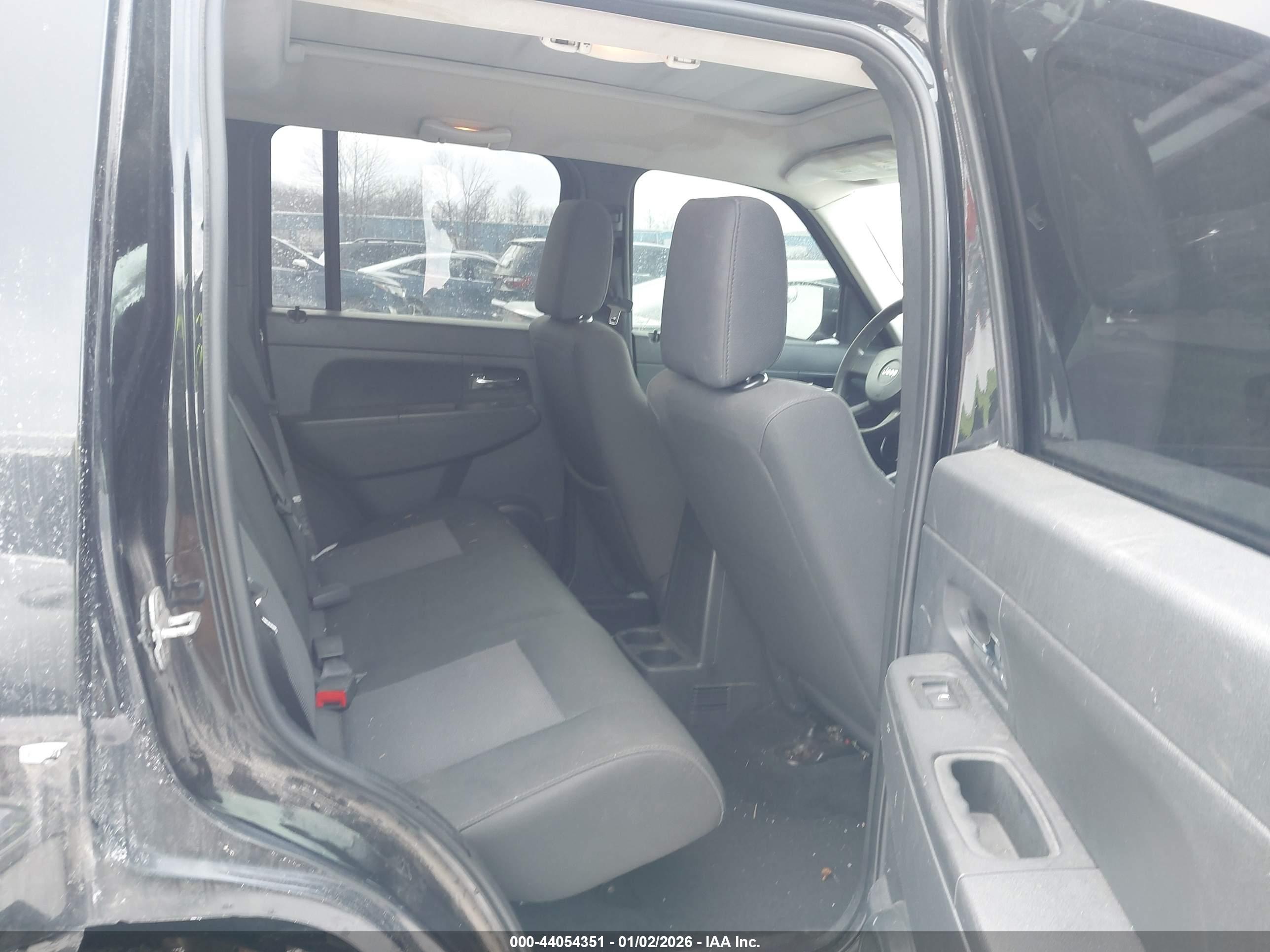 JEEP LIBERTY image 8