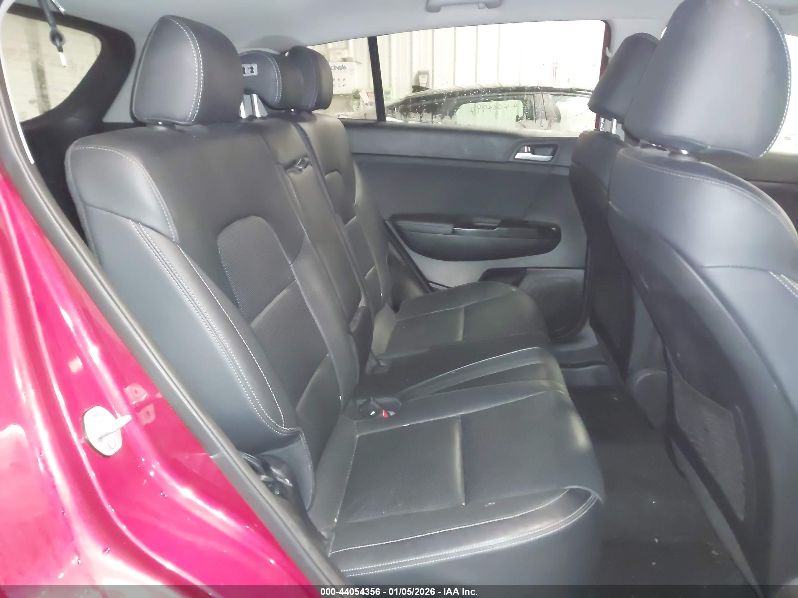 KIA SPORTAGE image 8