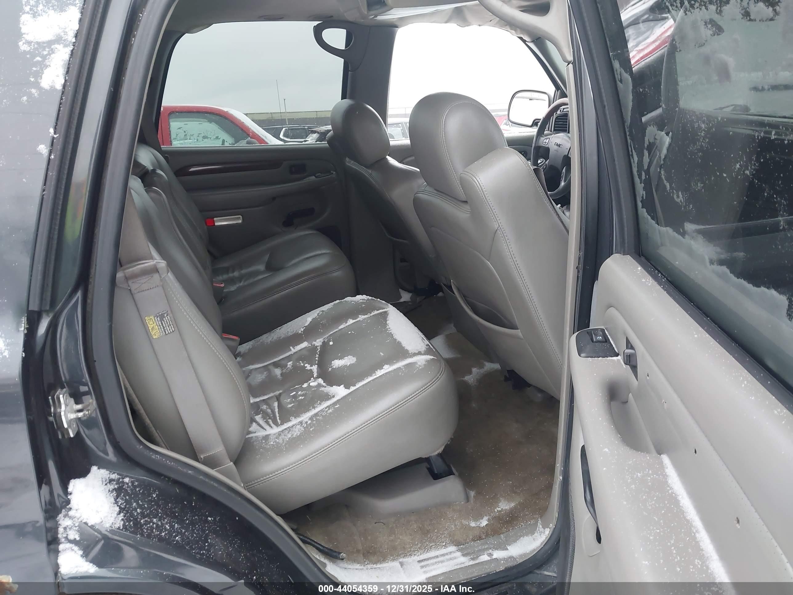 GMC YUKON image 8