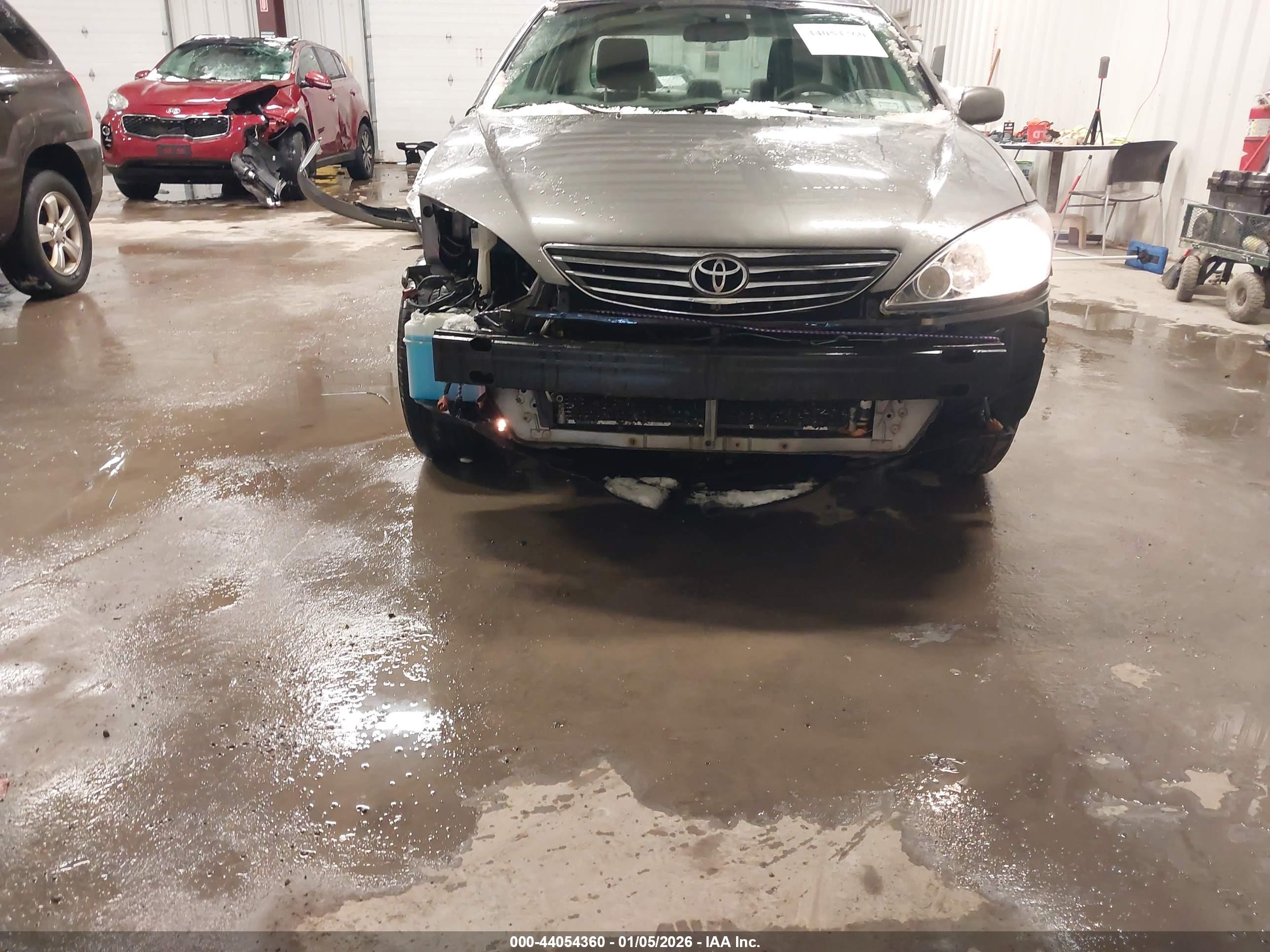 TOYOTA CAMRY image 6