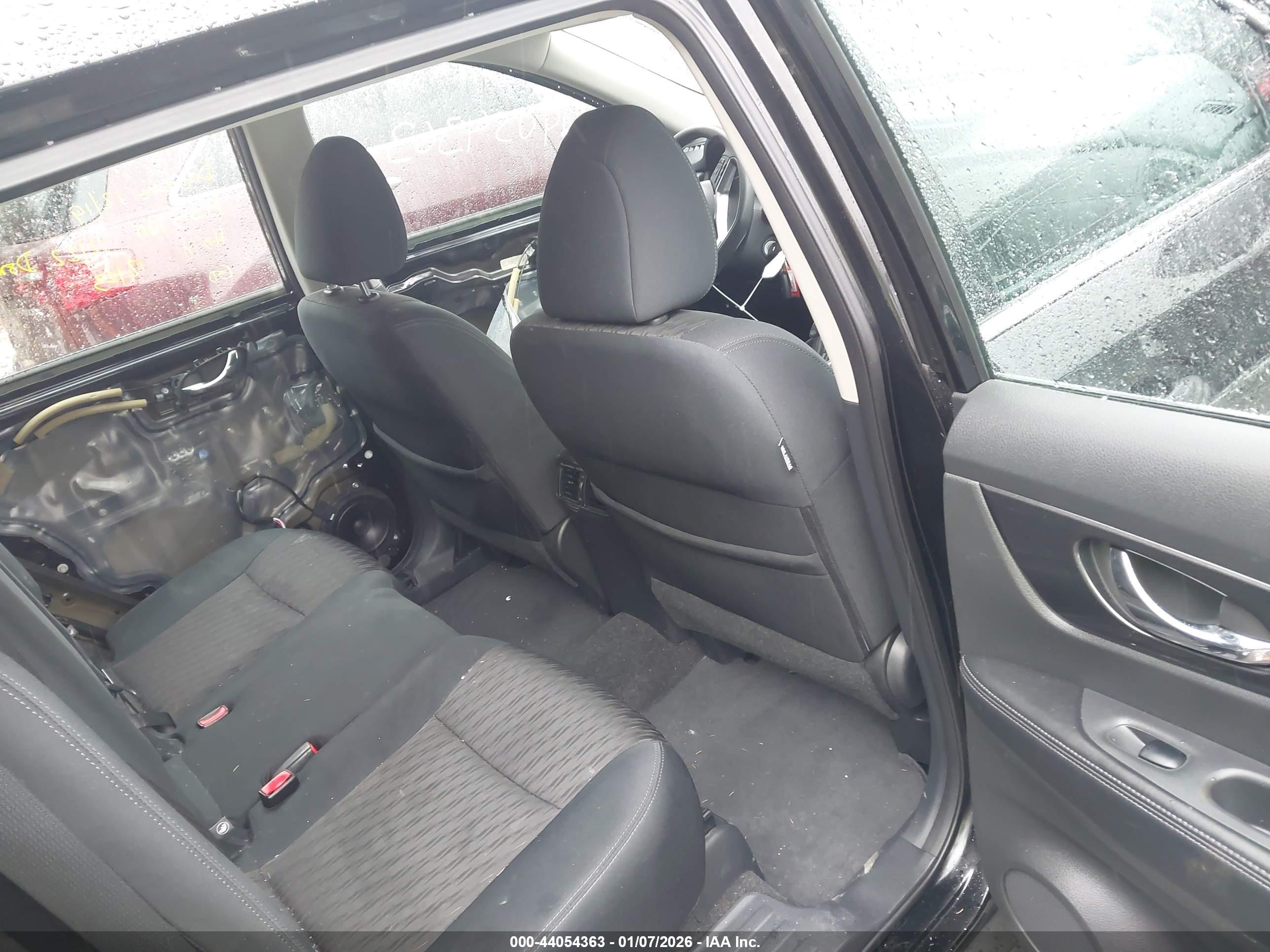 NISSAN ROGUE image 8