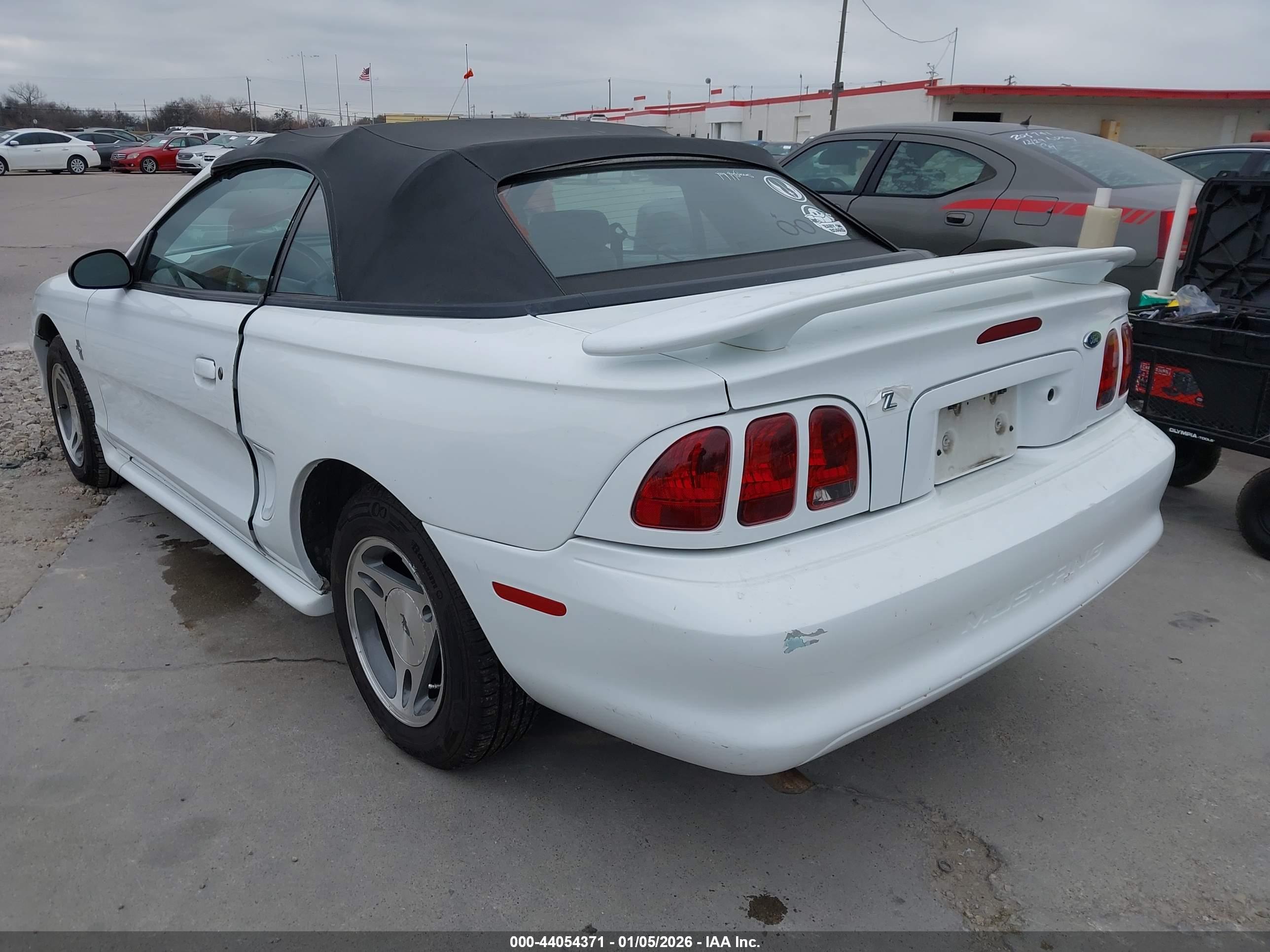 FORD MUSTANG image 3