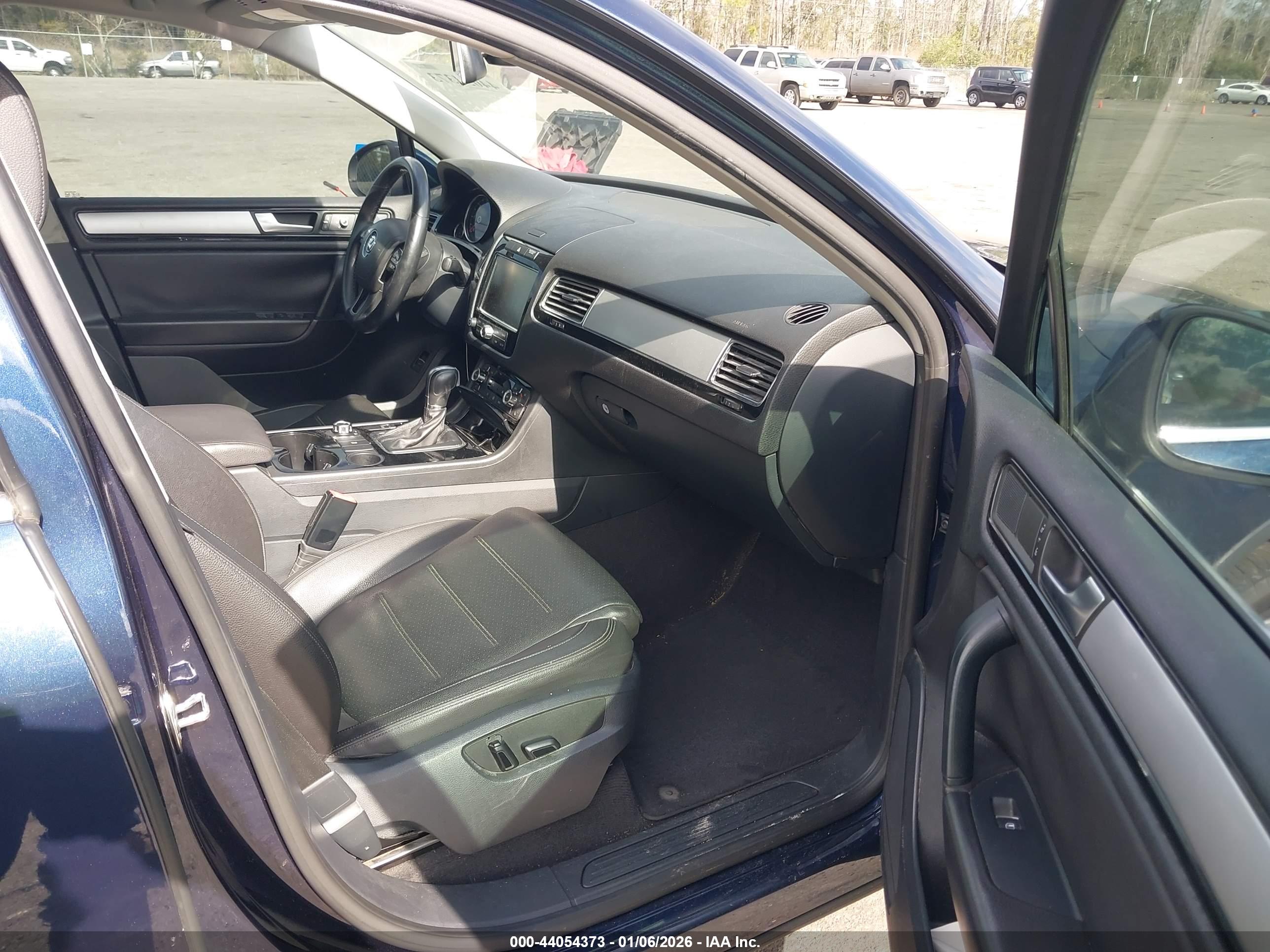 VOLKSWAGEN TOUAREG image 5